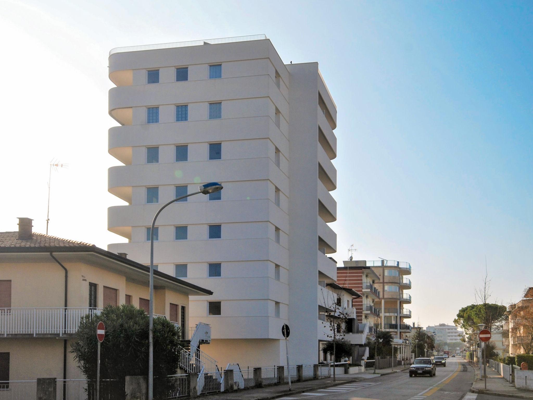 Foto 2 - Apartamento de 3 habitaciones en Lignano Sabbiadoro con vistas al mar