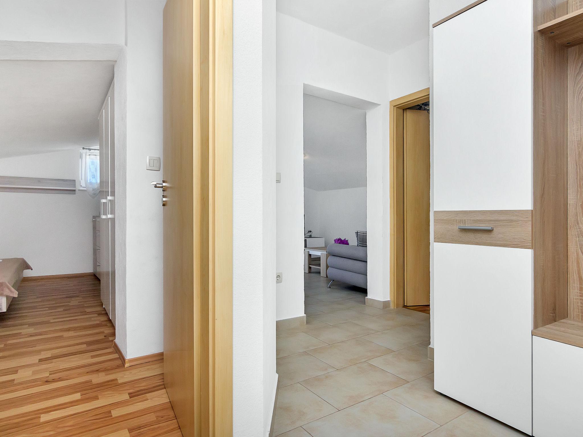 Foto 11 - Appartamento con 2 camere da letto a Jelsa con terrazza e vista mare