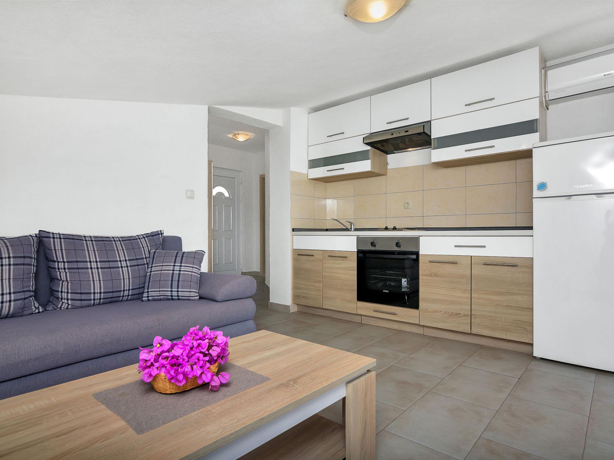 Foto 3 - Apartamento de 2 quartos em Jelsa com terraço e vistas do mar