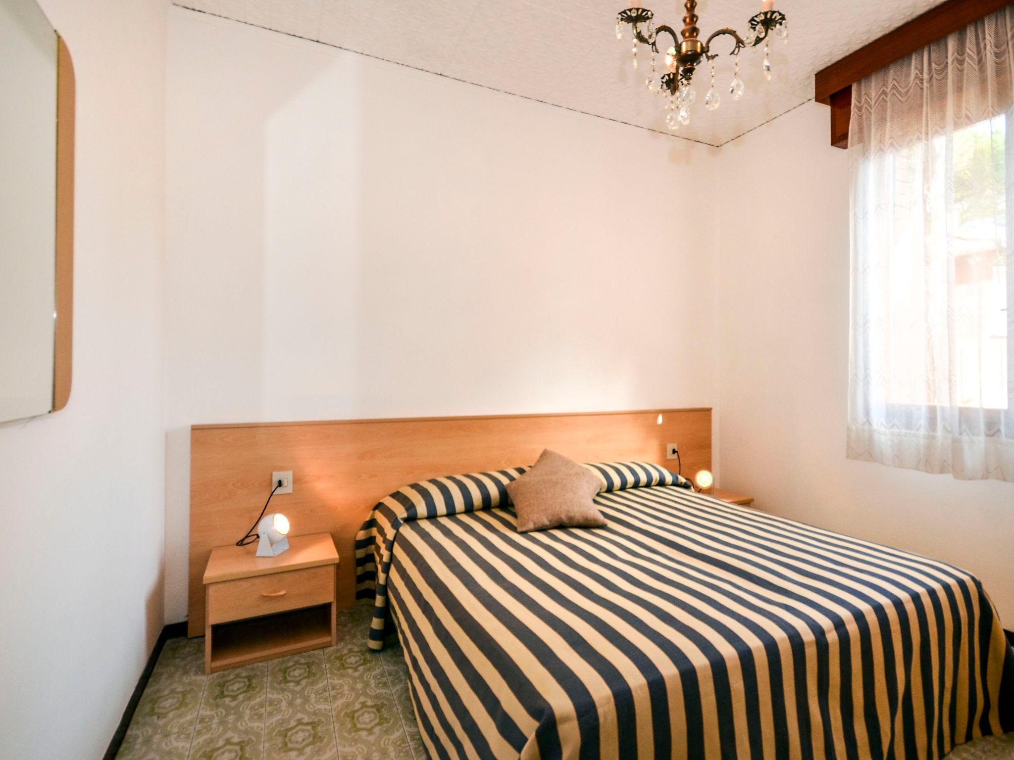 Foto 14 - Casa con 3 camere da letto a Lignano Sabbiadoro con terrazza e vista mare