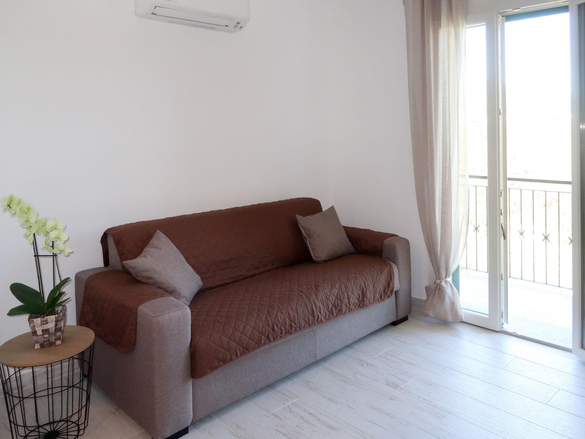 Photo 9 - 2 bedroom Apartment in Villanova d'Albenga with garden and sea view