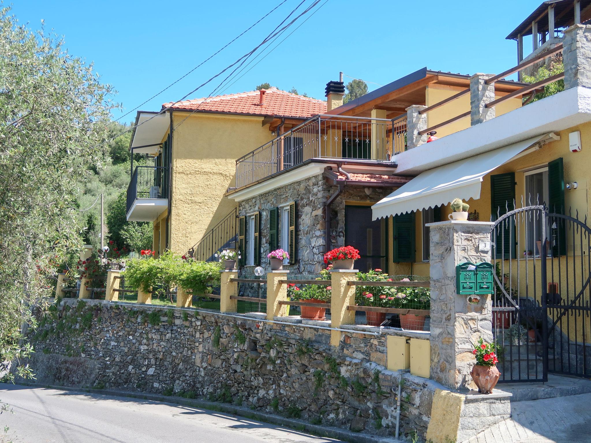 Foto 2 - Apartamento de 2 quartos em Villanova d'Albenga com jardim e vistas do mar