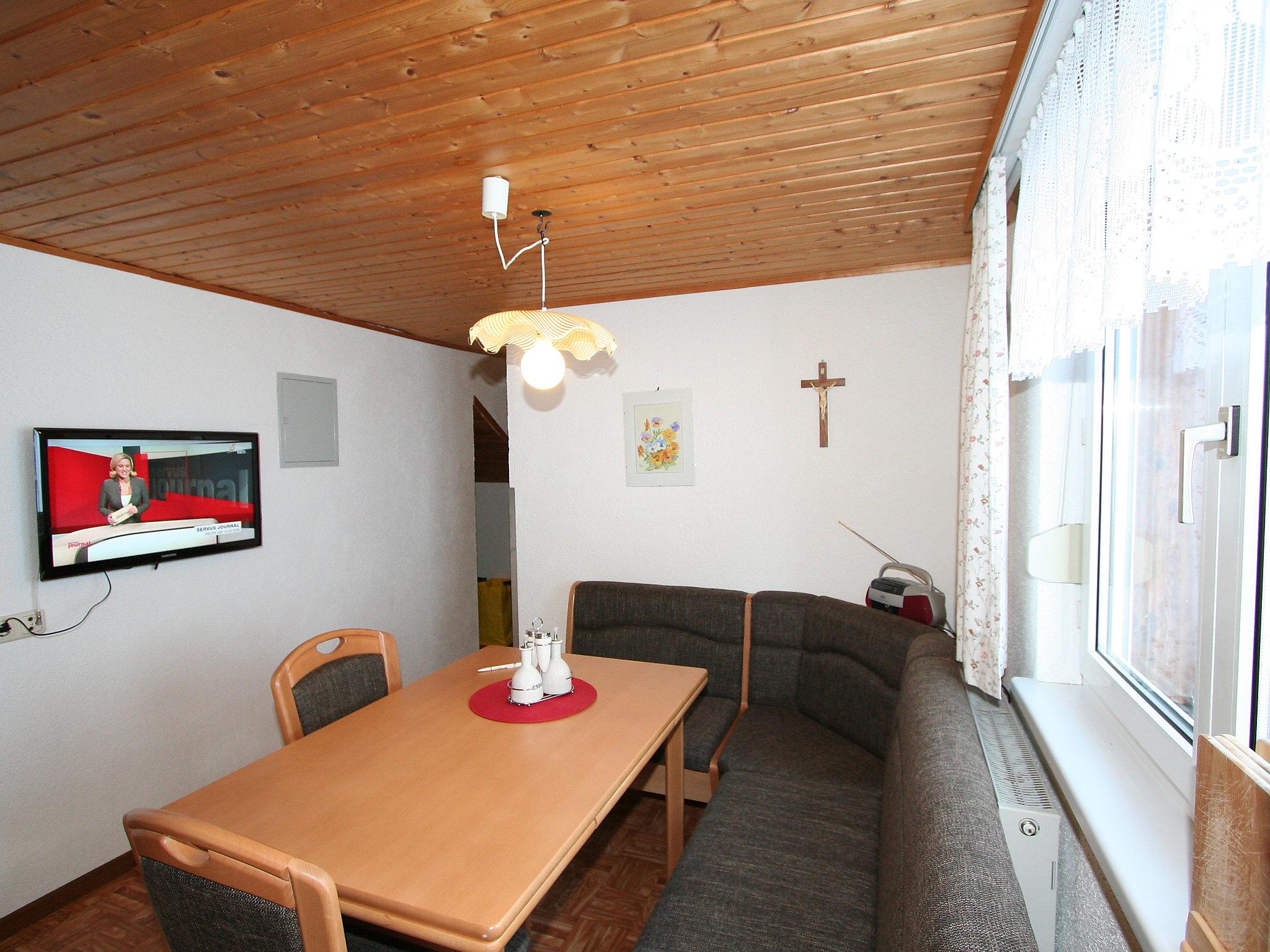 Photo 3 - 2 bedroom Apartment in Bartholomäberg with garden and mountain view