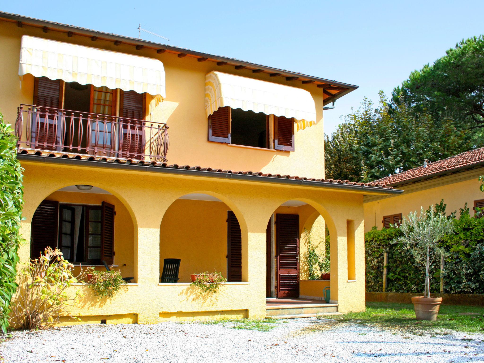 Photo 2 - Maison de 3 chambres à Forte dei Marmi avec jardin et terrasse