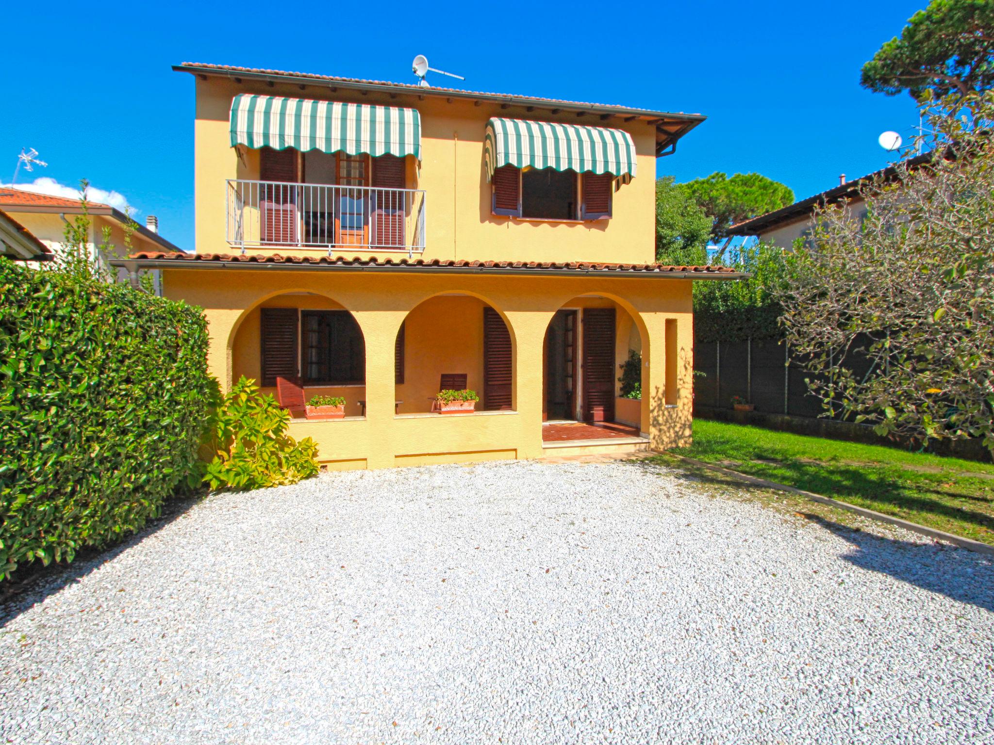 Foto 1 - Casa con 3 camere da letto a Forte dei Marmi con giardino e terrazza