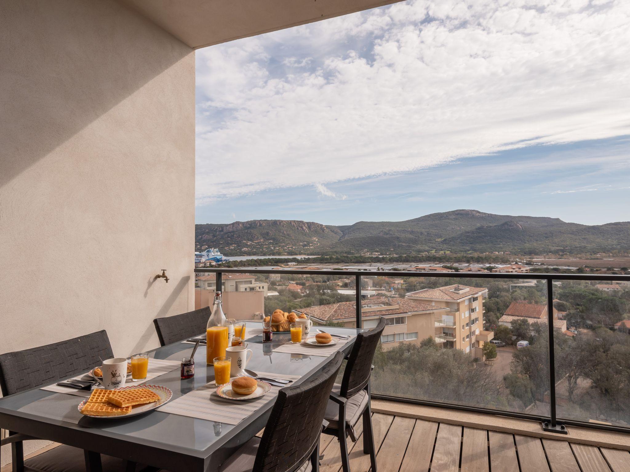 Foto 17 - Apartamento de 1 quarto em Porto-Vecchio com piscina e vistas do mar