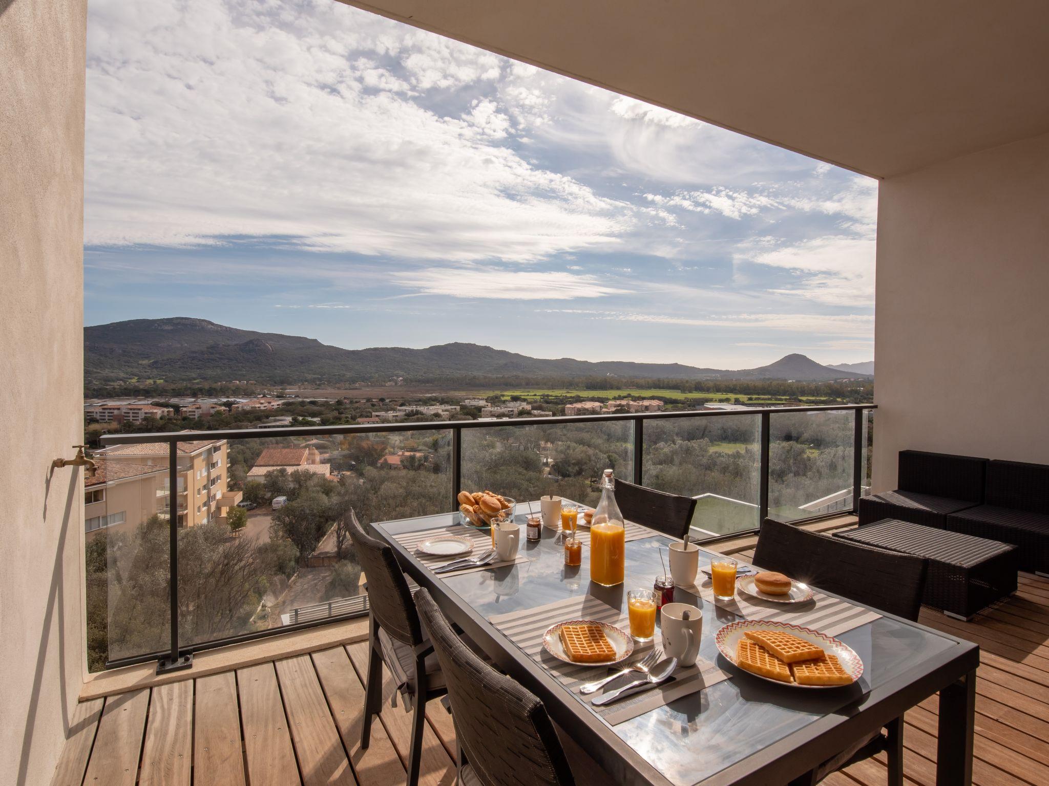 Foto 1 - Apartamento de 1 habitación en Porto-Vecchio con piscina y vistas al mar