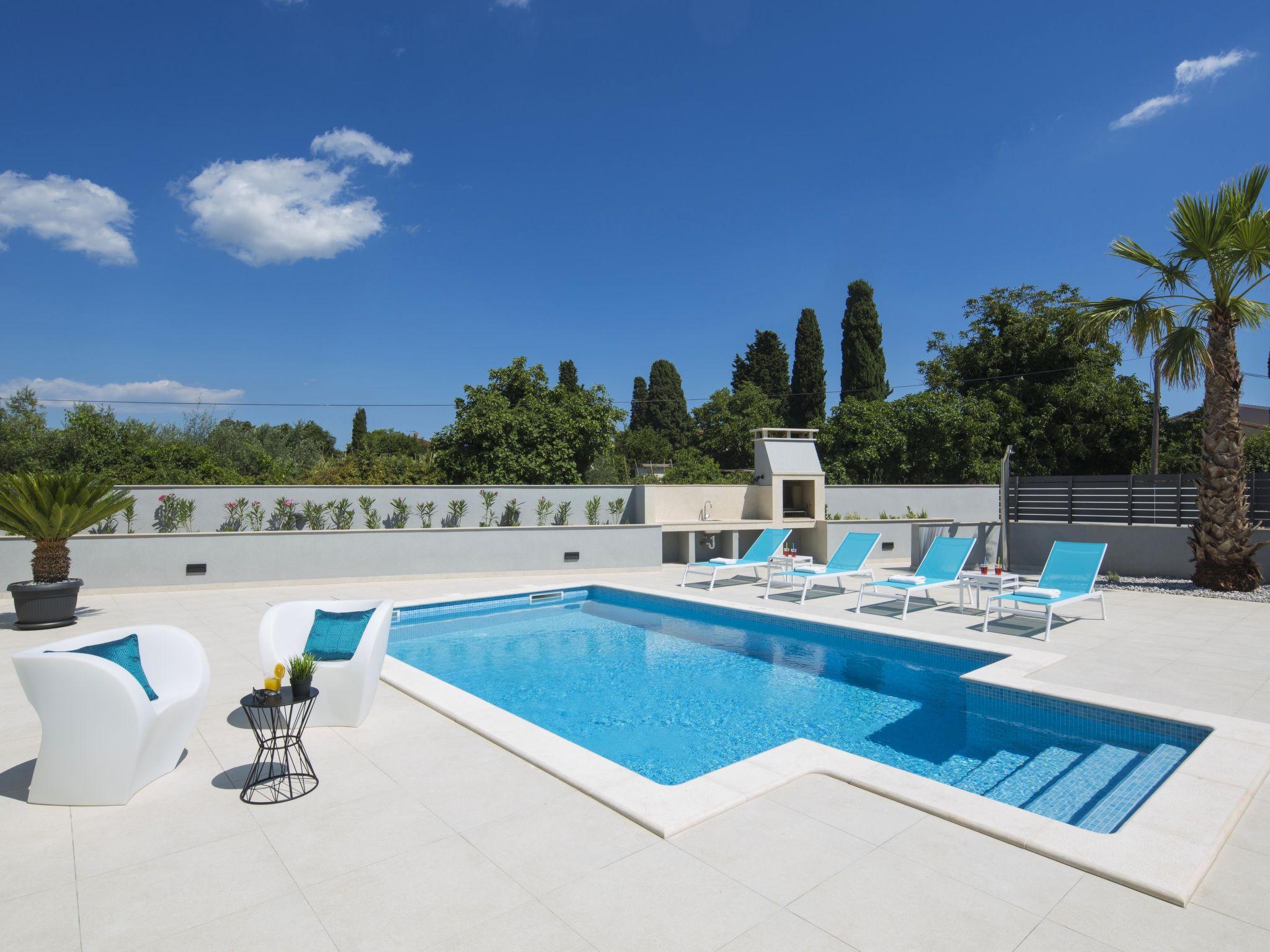 Foto 12 - Appartamento con 3 camere da letto a Fažana con piscina privata e vista mare