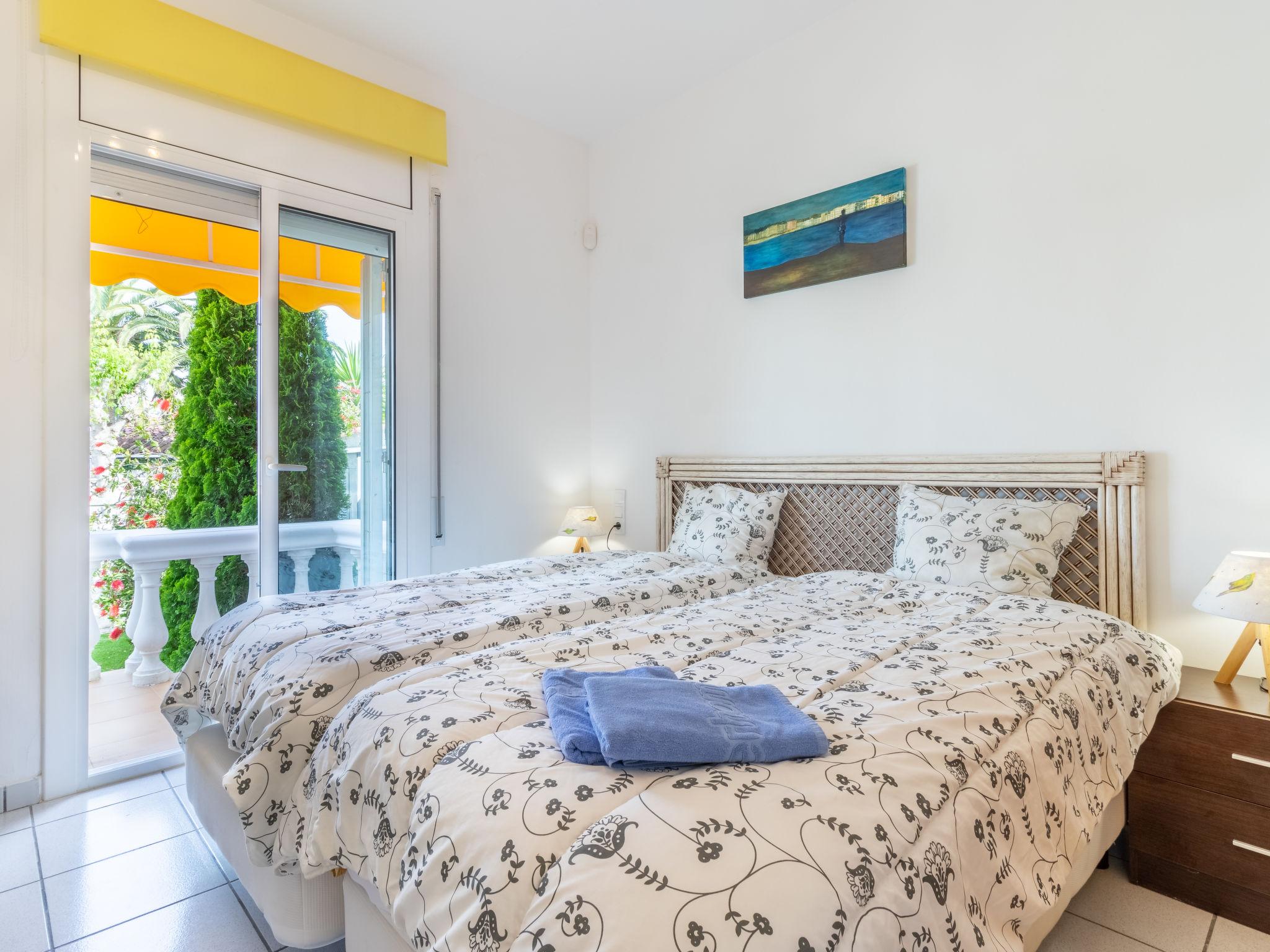 Foto 5 - Casa de 2 habitaciones en Castelló d'Empúries con piscina privada y vistas al mar