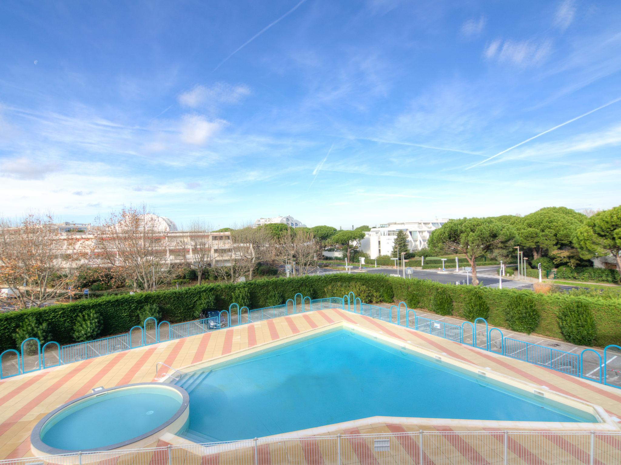 Foto 2 - Apartamento de 1 habitación en La Grande-Motte con piscina y vistas al mar