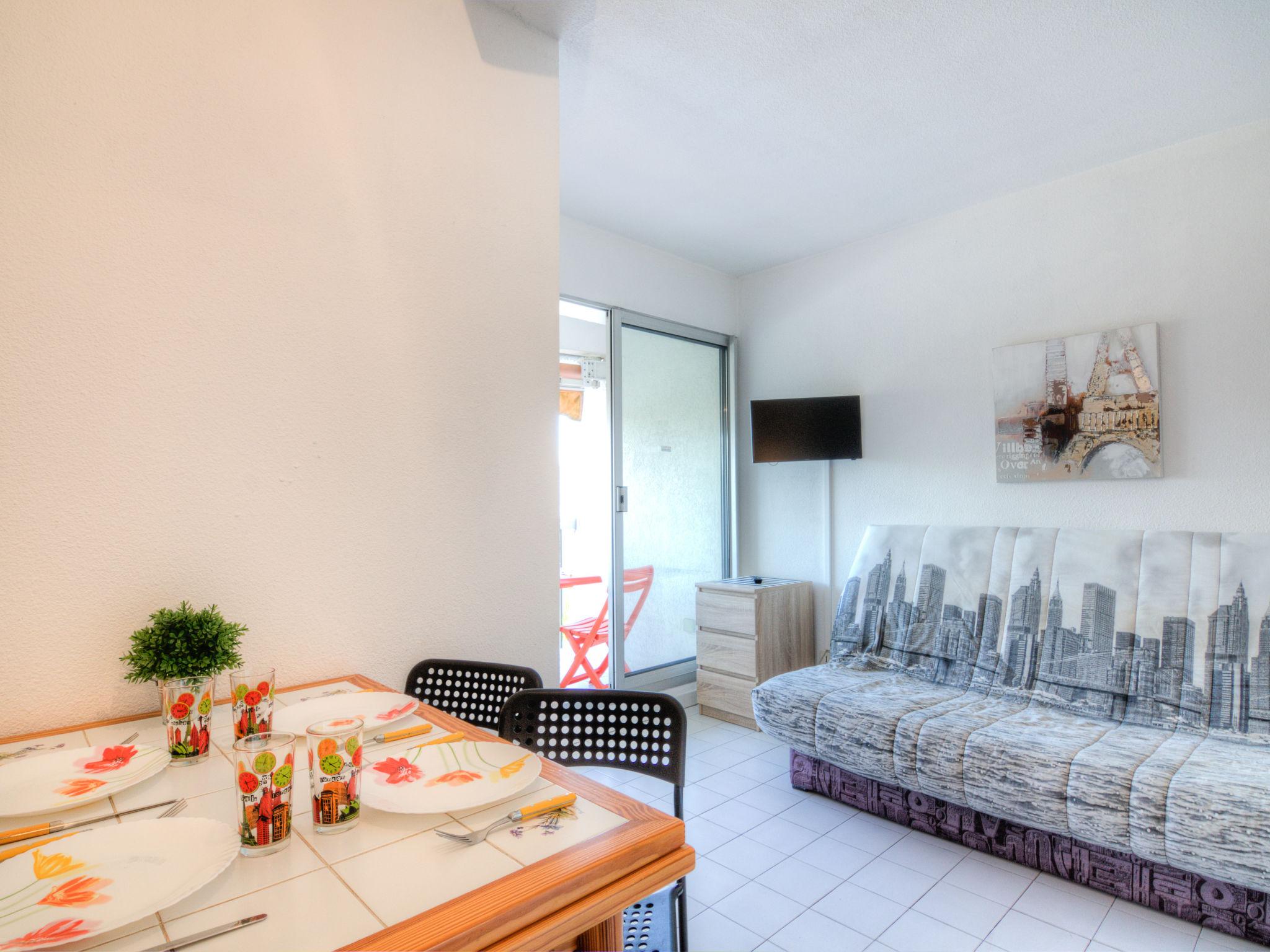 Photo 4 - 1 bedroom Apartment in La Grande-Motte with swimming pool and garden