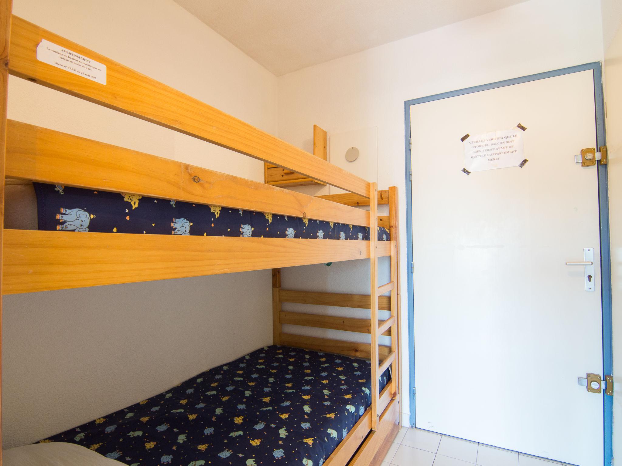 Foto 13 - Appartamento con 1 camera da letto a La Grande-Motte con piscina e vista mare