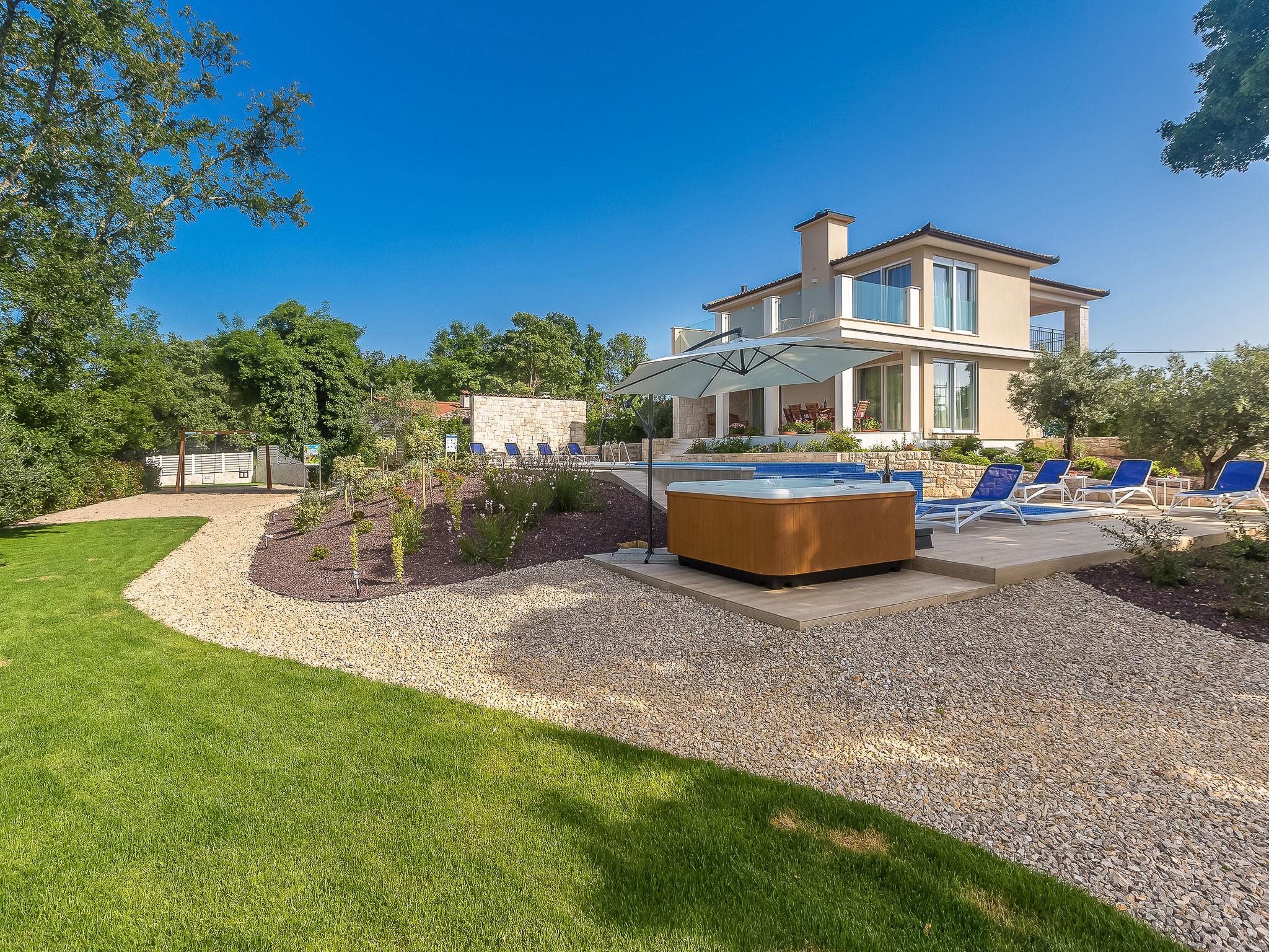 Foto 1 - Casa de 4 quartos em Malinska-Dubašnica com piscina privada e vistas do mar