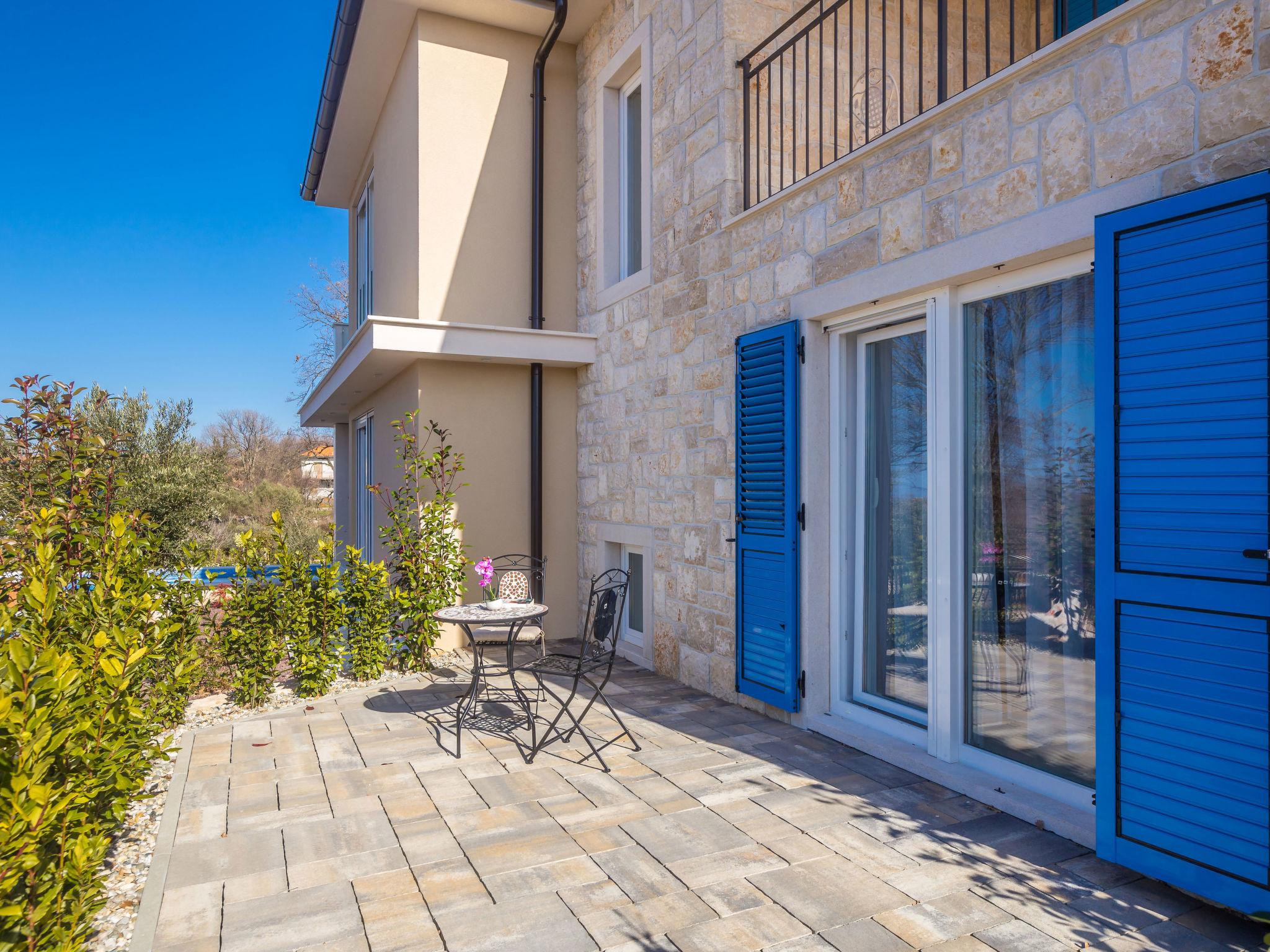 Photo 46 - Maison de 4 chambres à Malinska-Dubašnica avec piscine privée et vues à la mer