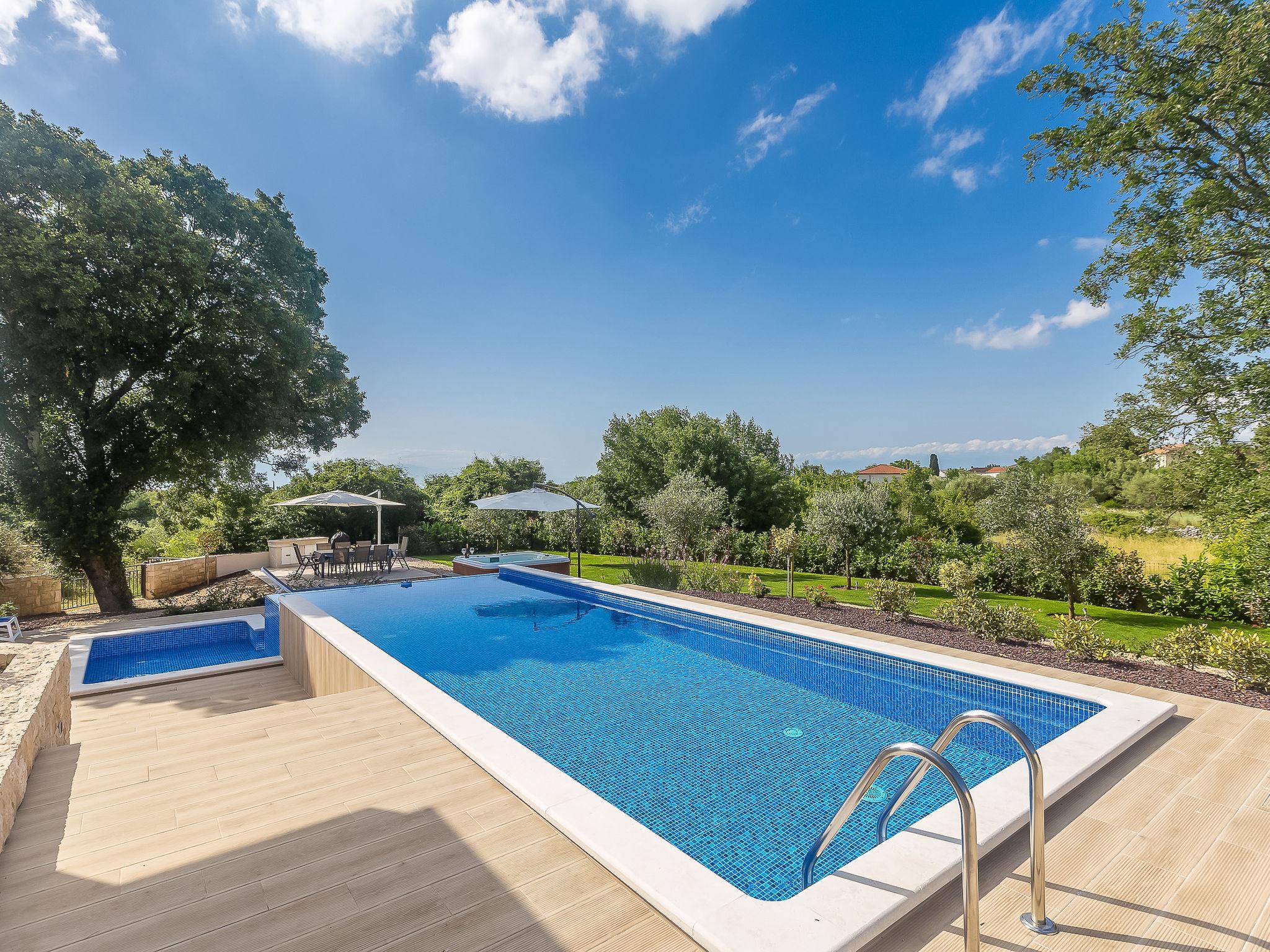 Foto 24 - Casa de 4 habitaciones en Malinska-Dubašnica con piscina privada y vistas al mar