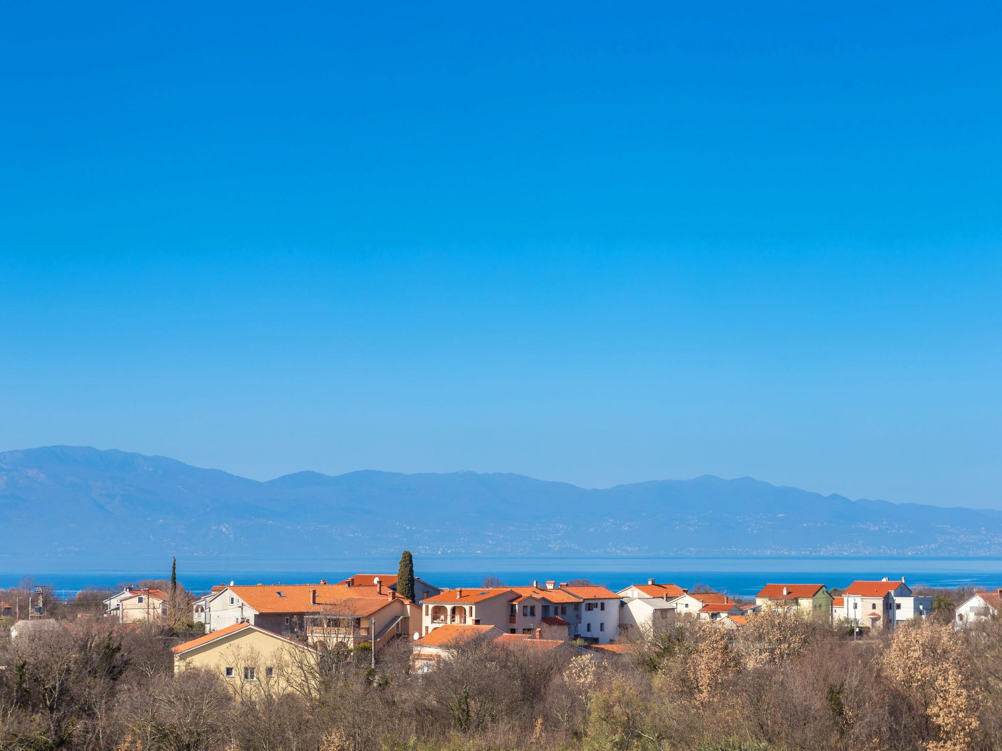 Photo 51 - Maison de 4 chambres à Malinska-Dubašnica avec piscine privée et vues à la mer