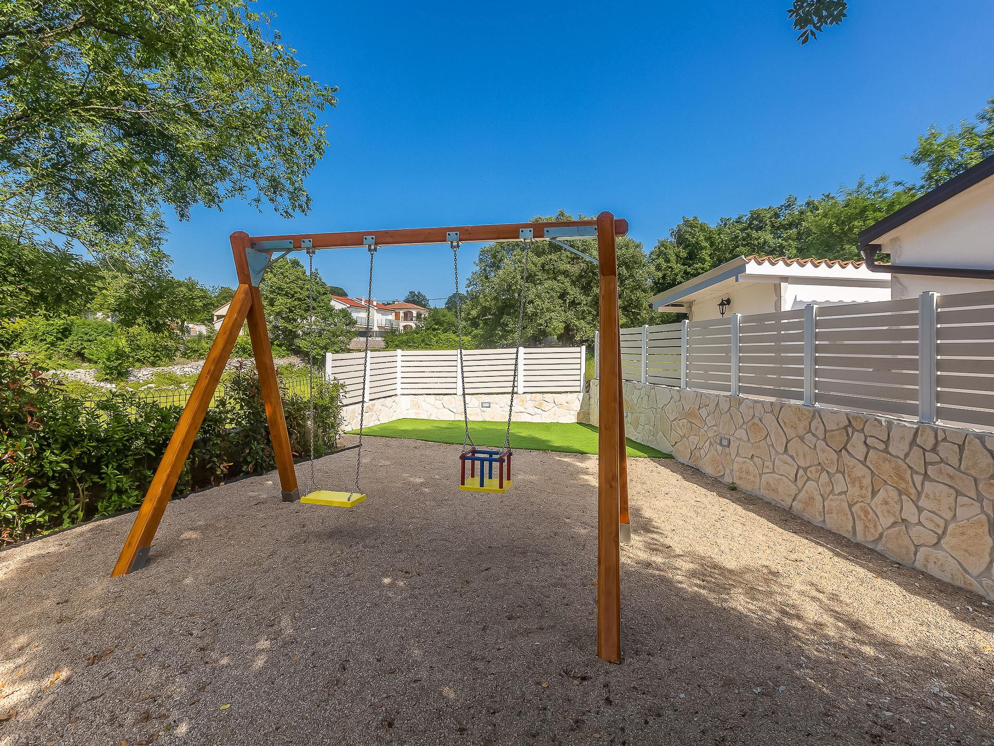 Foto 20 - Casa con 4 camere da letto a Malinska-Dubašnica con piscina privata e giardino