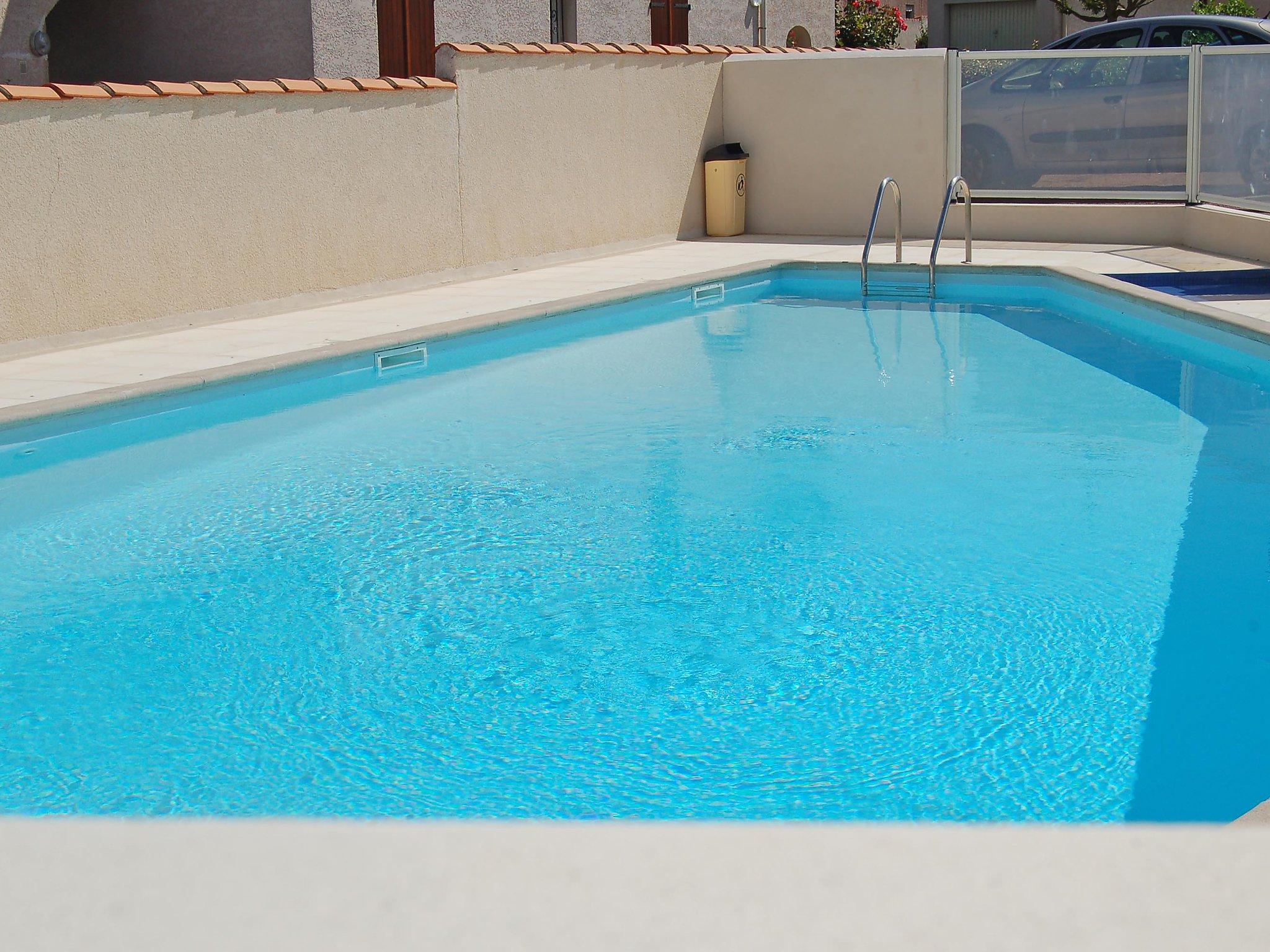 Photo 3 - 2 bedroom House in Saint-Palais-sur-Mer with private pool and sea view