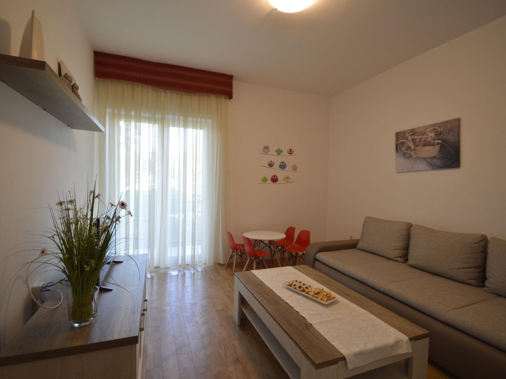 Foto 12 - Appartamento con 4 camere da letto a Marčana con terrazza e vista mare