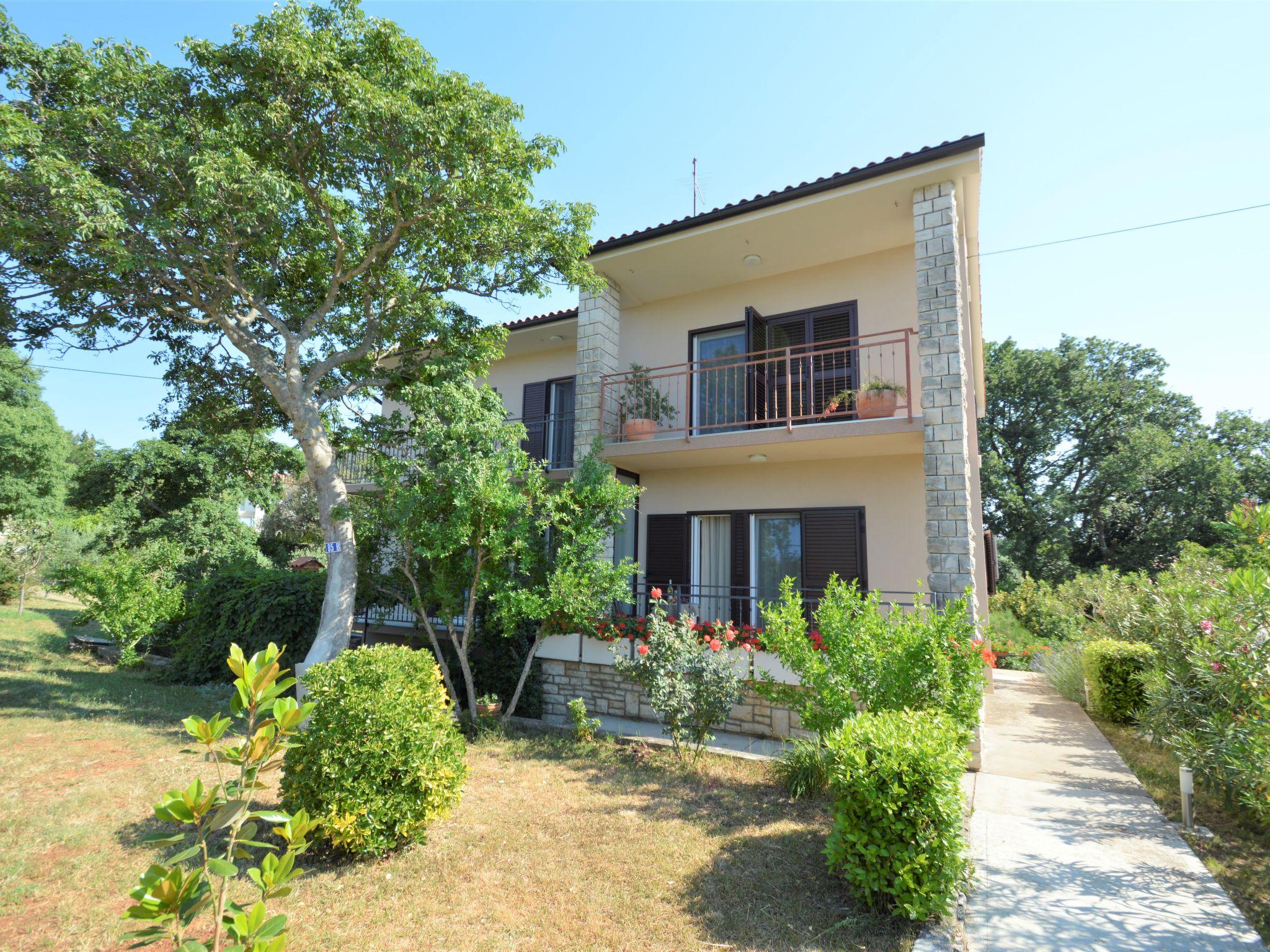 Foto 2 - Apartamento de 4 quartos em Marčana com jardim e terraço