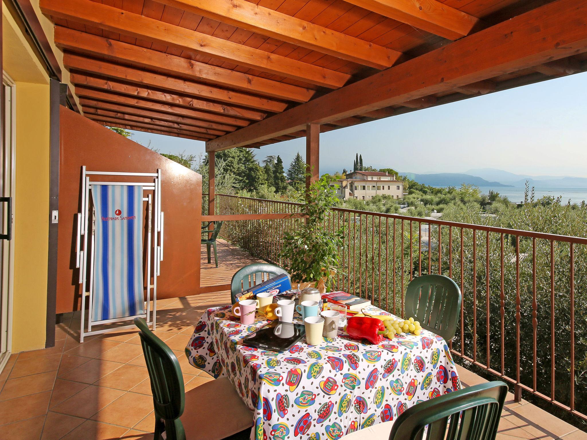 Photo 3 - Maison de 2 chambres à Manerba del Garda avec piscine et vues sur la montagne