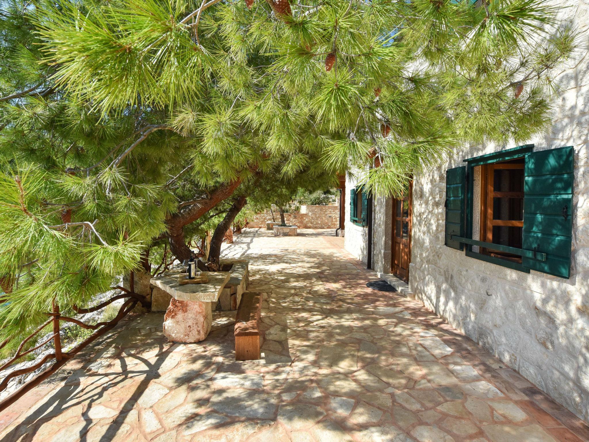 Photo 27 - Maison de 2 chambres à Jelsa avec jardin et terrasse