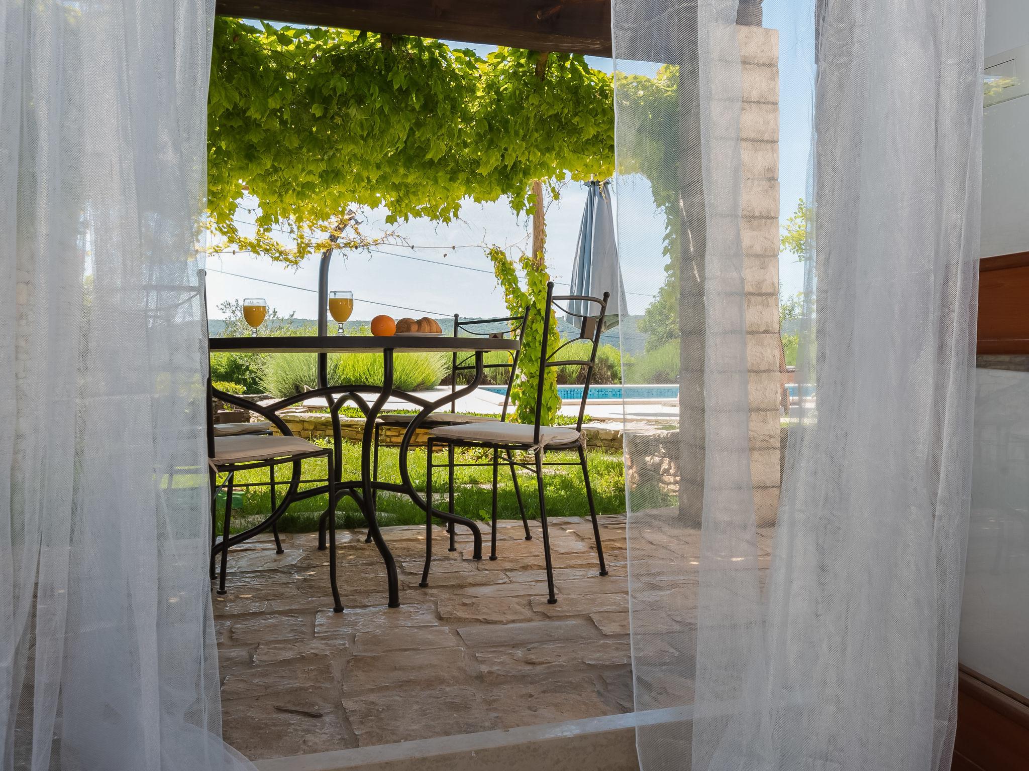 Foto 7 - Casa de 3 quartos em Raša com piscina privada e vistas do mar