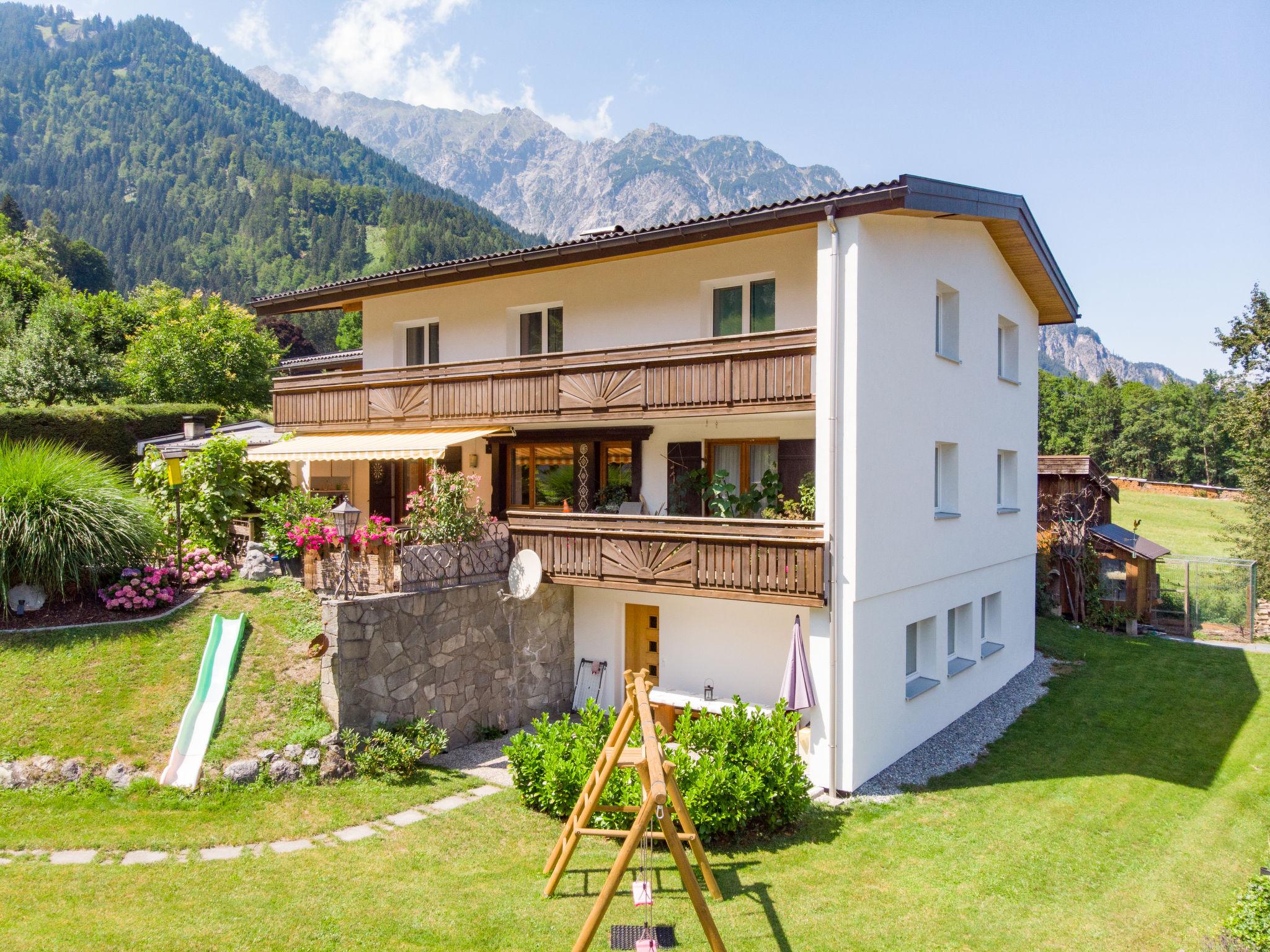 Photo 1 - Appartement de 2 chambres à Vandans avec jardin et vues sur la montagne