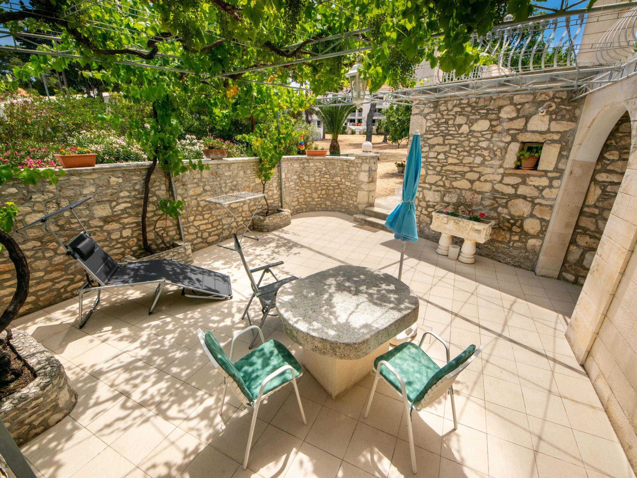 Photo 4 - Apartment in Sutivan with garden and terrace