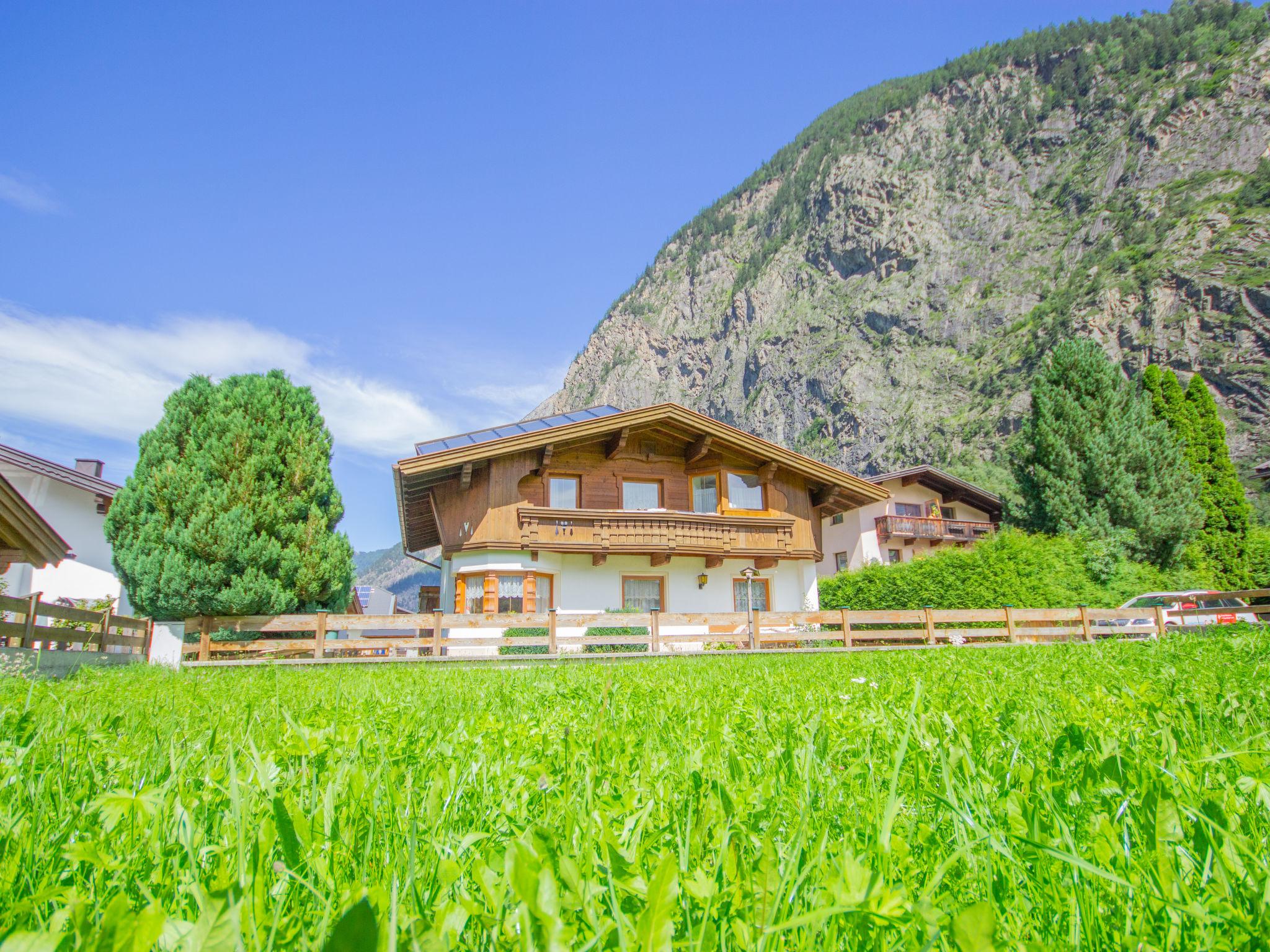 Foto 1 - Appartamento con 2 camere da letto a Umhausen con vista sulle montagne