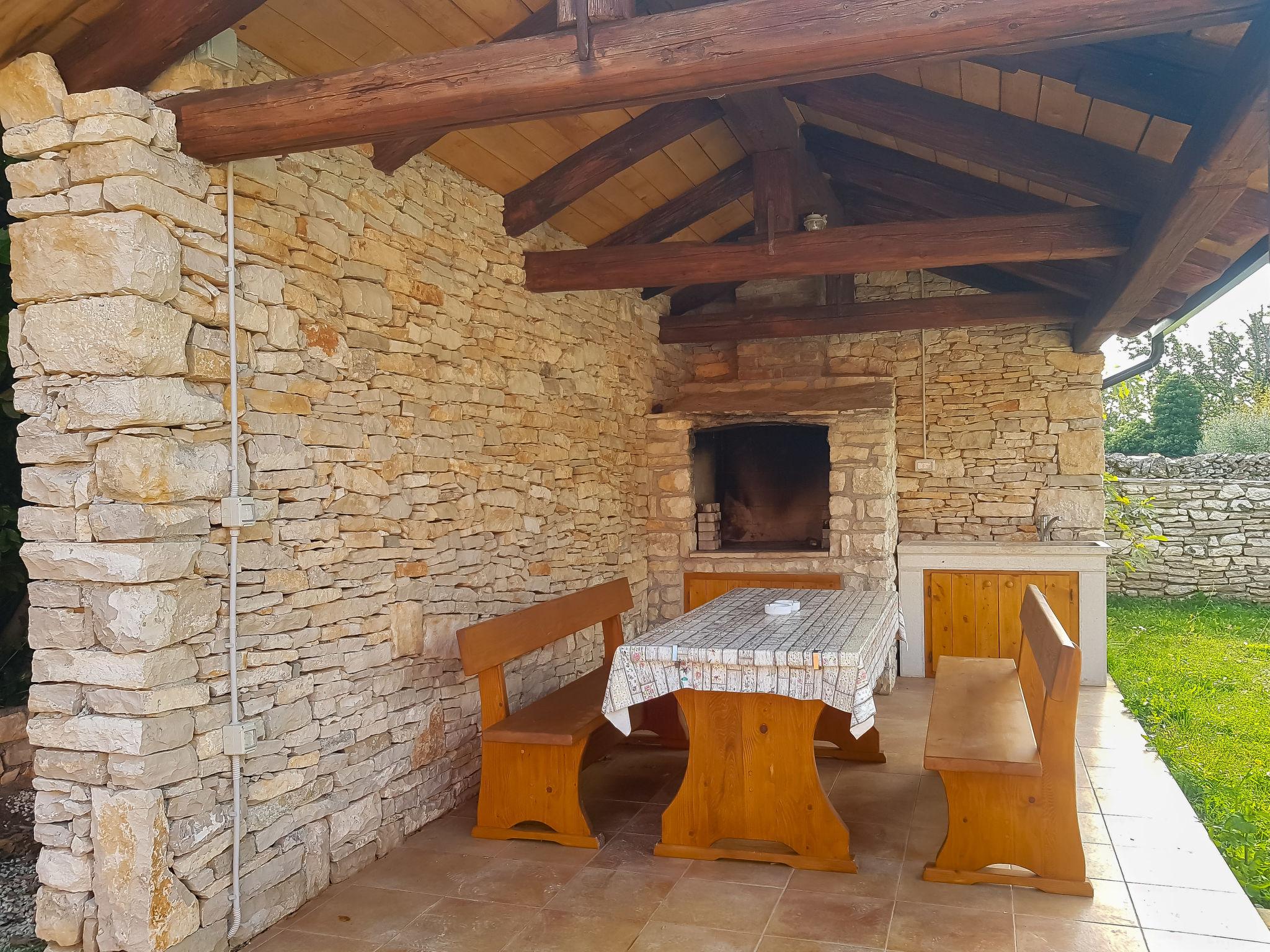 Photo 20 - 3 bedroom House in Raša with private pool and garden