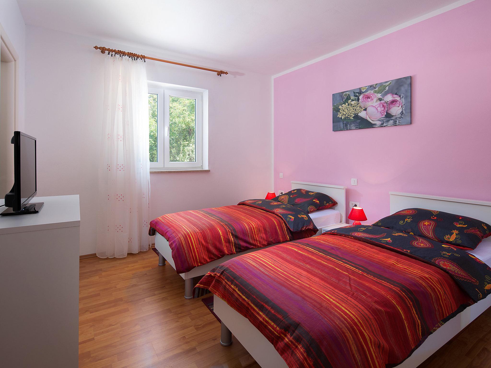 Foto 10 - Casa con 3 camere da letto a Raša con piscina privata e giardino