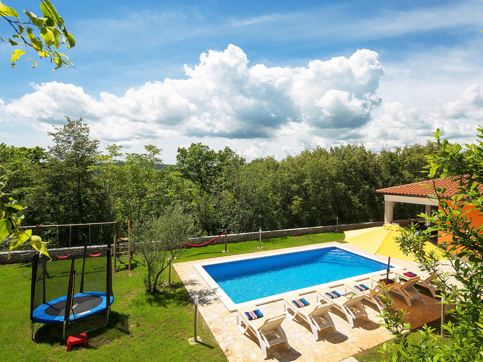 Foto 12 - Casa con 3 camere da letto a Raša con piscina privata e giardino