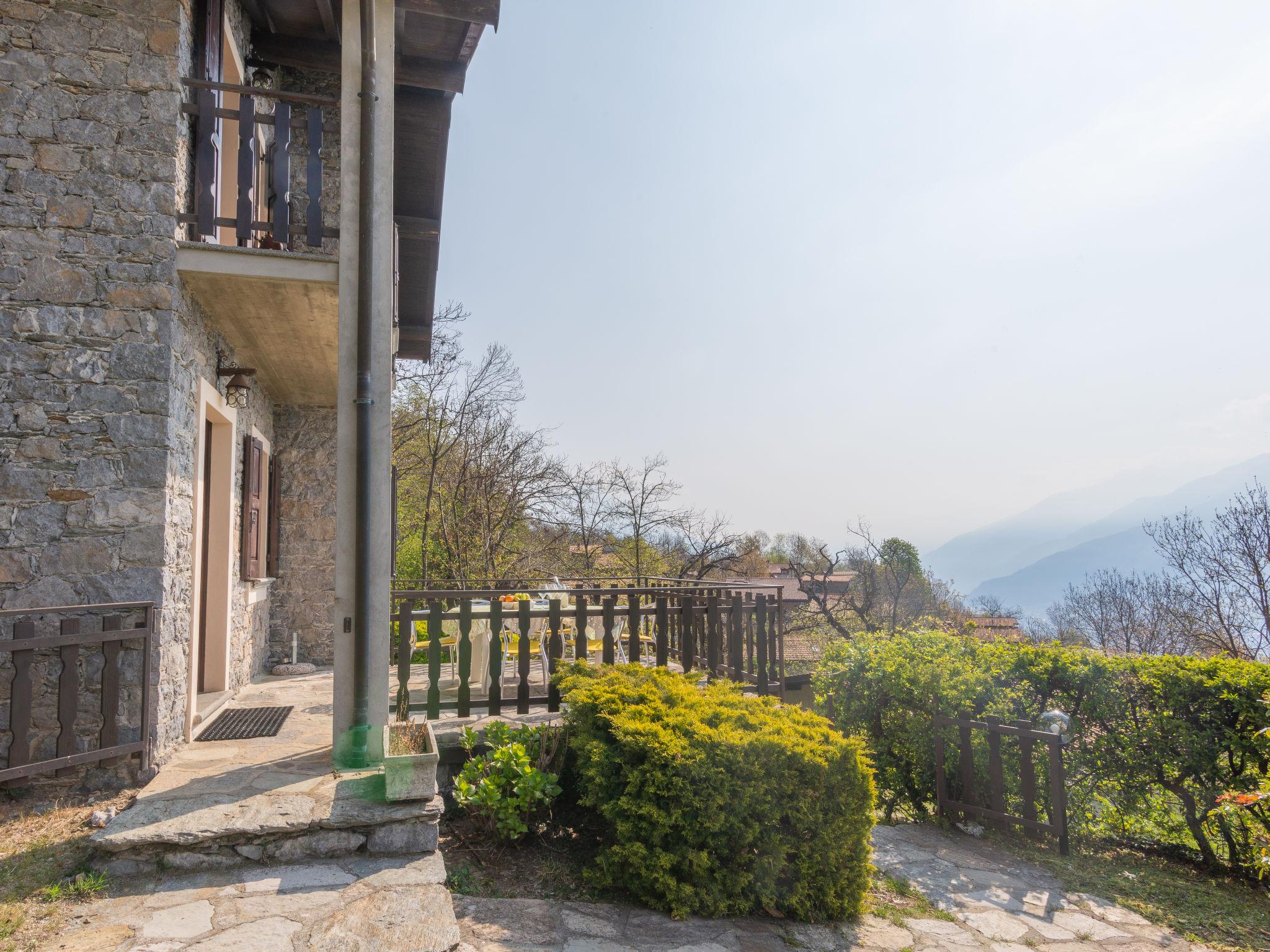 Photo 24 - Maison de 2 chambres à Gravedona ed Uniti avec jardin et terrasse