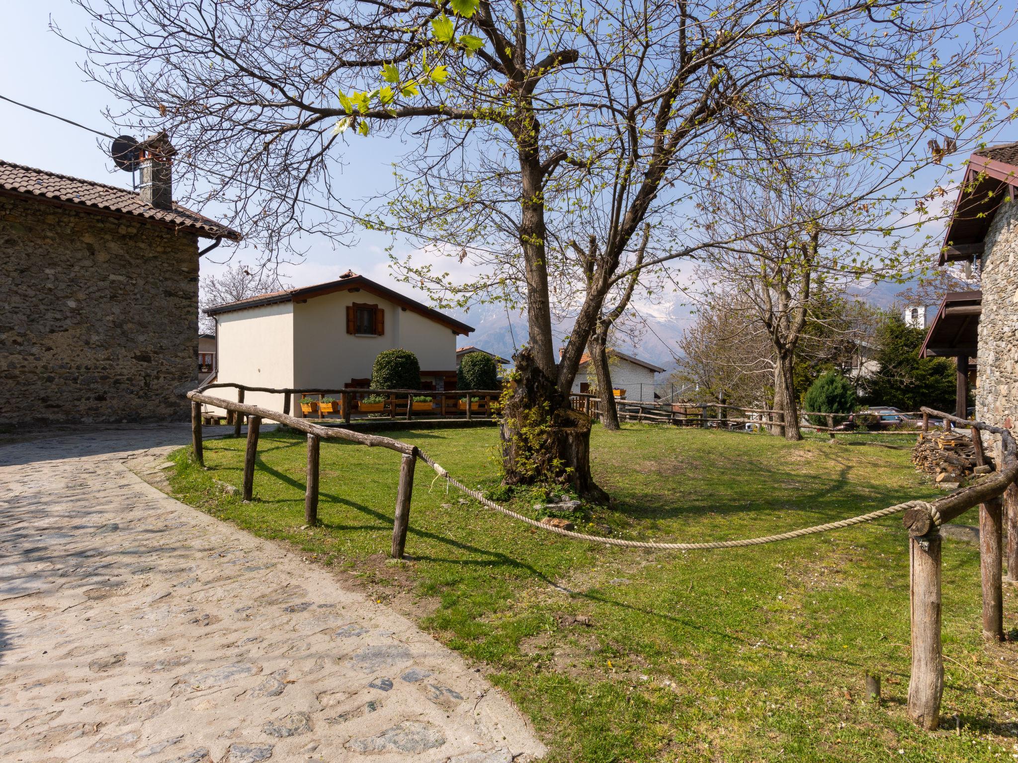 Foto 27 - Casa de 2 habitaciones en Gravedona ed Uniti con jardín y vistas a la montaña
