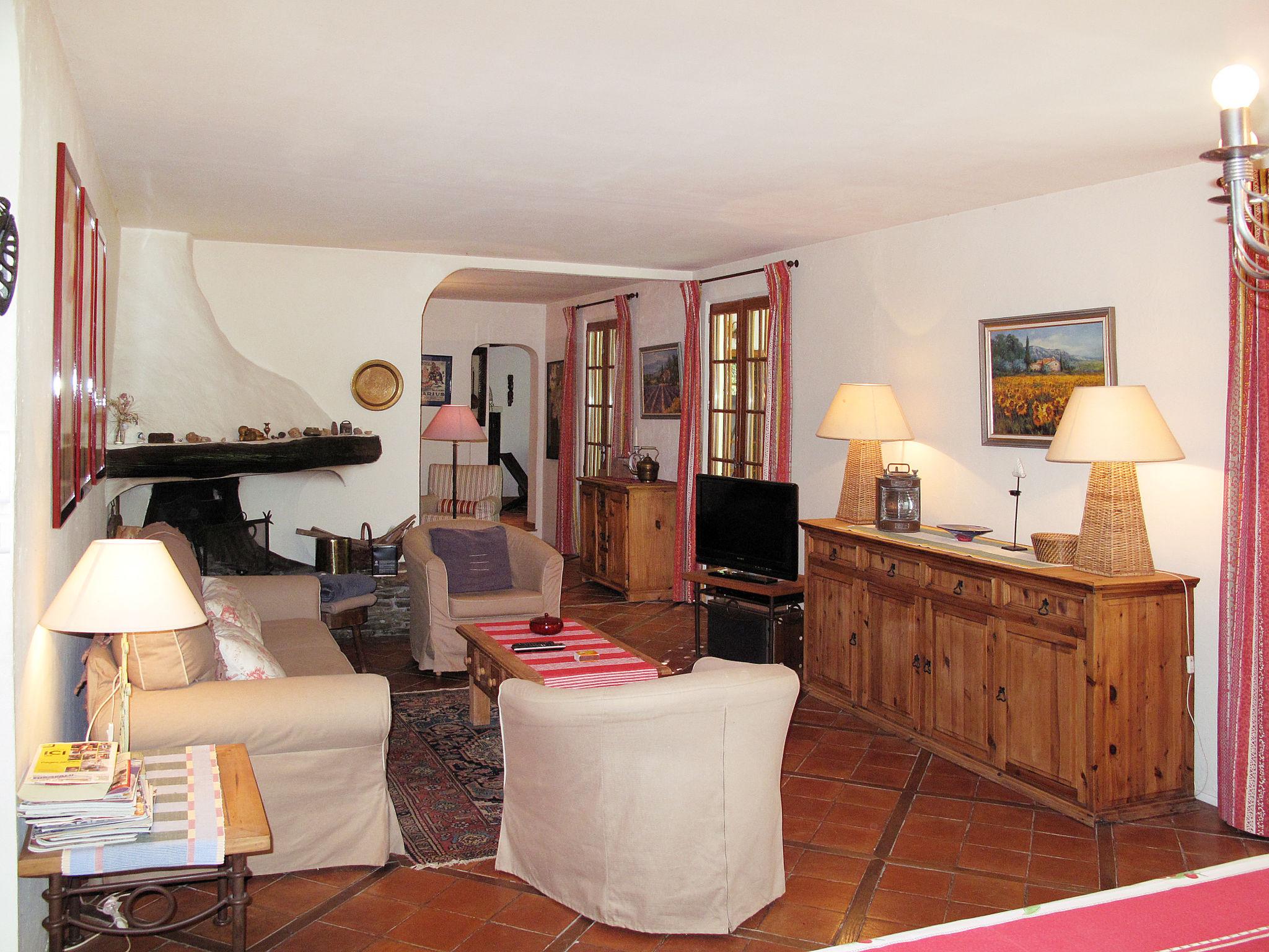 Photo 10 - 4 bedroom House in Lorgues with private pool and garden