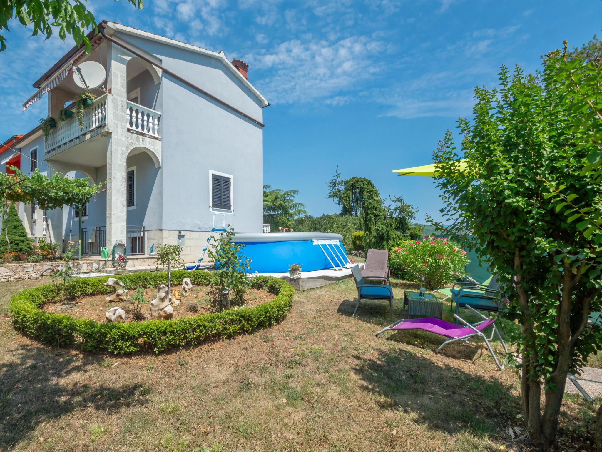 Photo 1 - Appartement de 2 chambres à Pićan avec piscine et jardin