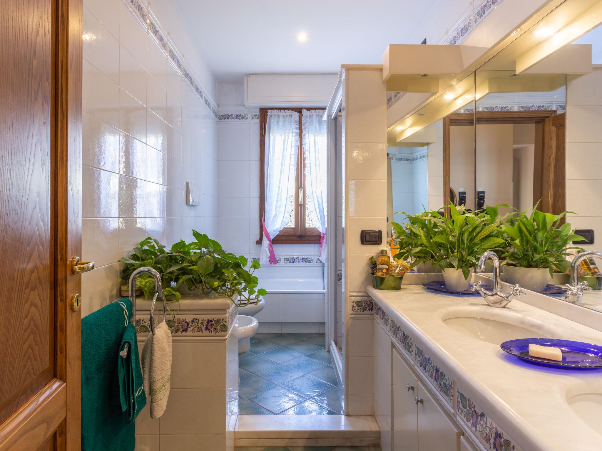 Foto 16 - Casa de 3 quartos em Pietrasanta com jardim e vistas do mar