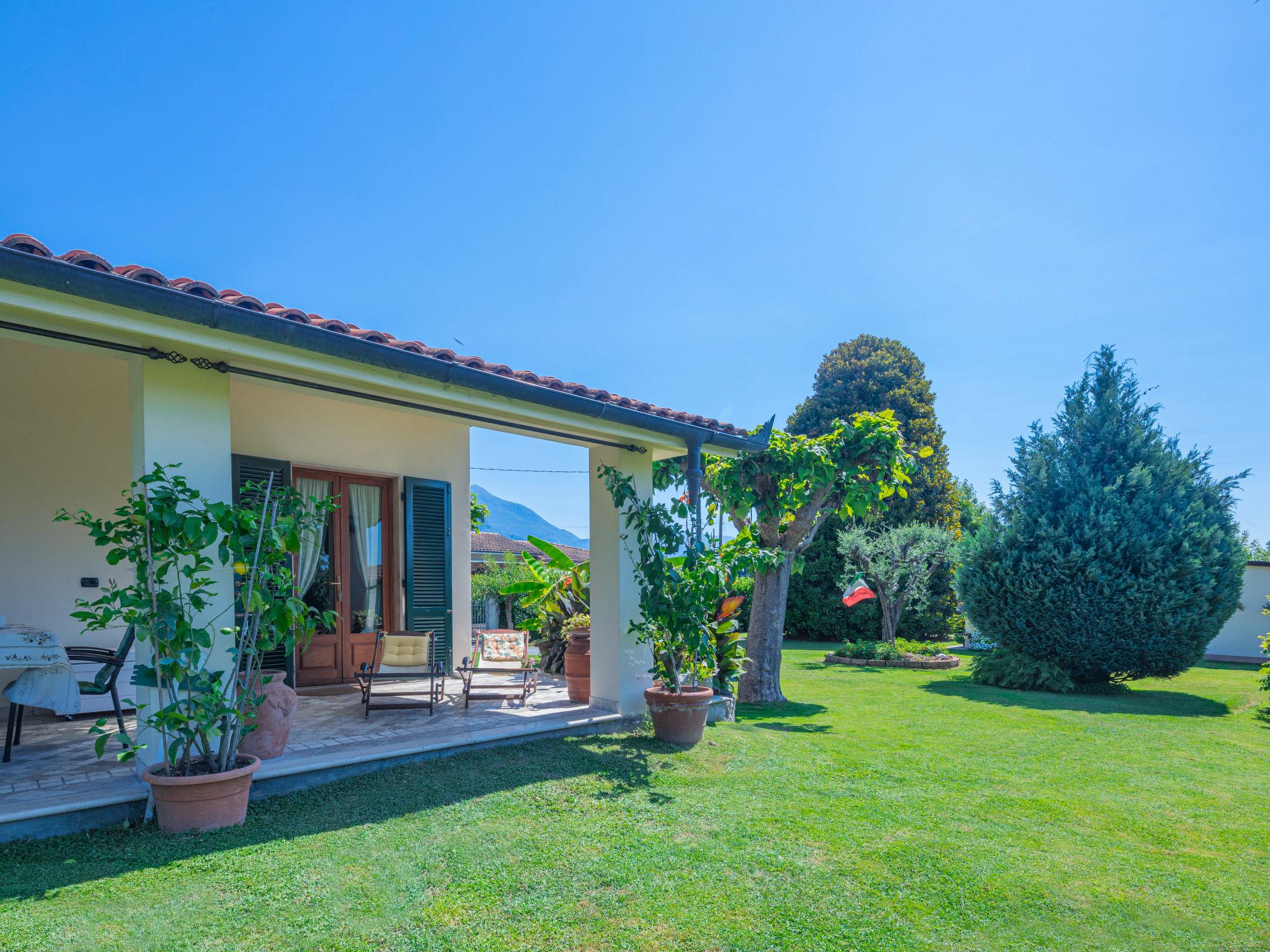 Foto 2 - Casa con 3 camere da letto a Pietrasanta con giardino e vista mare