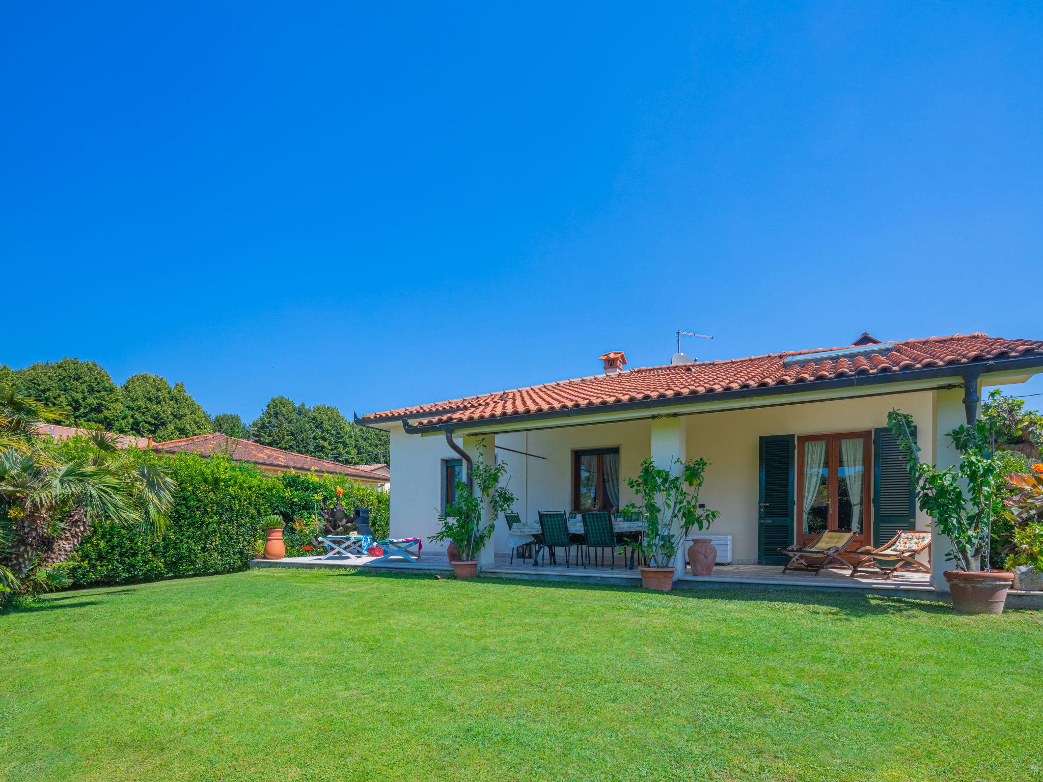 Foto 1 - Casa con 3 camere da letto a Pietrasanta con giardino e vista mare