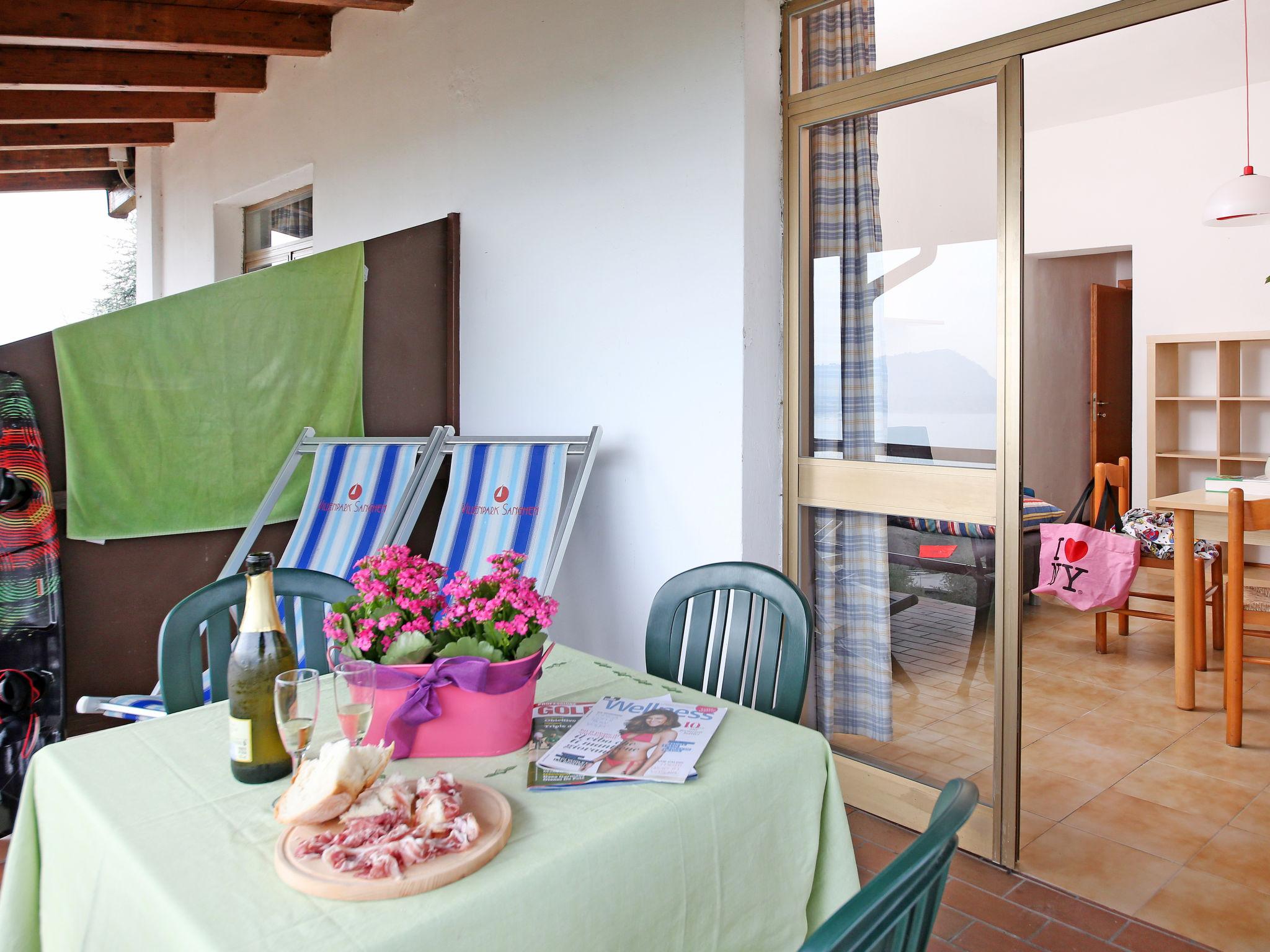Foto 3 - Apartment mit 1 Schlafzimmer in Manerba del Garda mit schwimmbad und blick auf die berge
