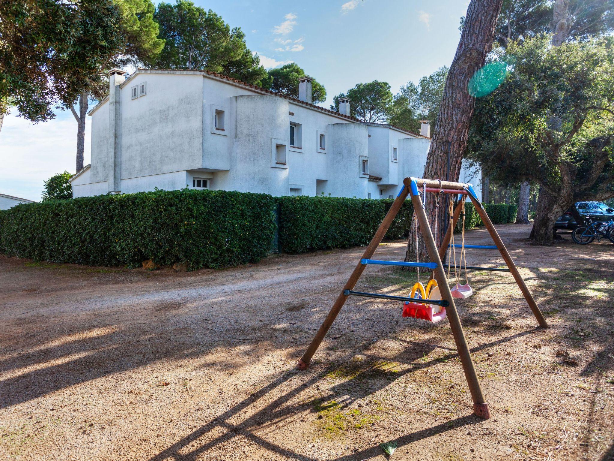 Foto 15 - Casa de 2 quartos em Pals com piscina e jardim