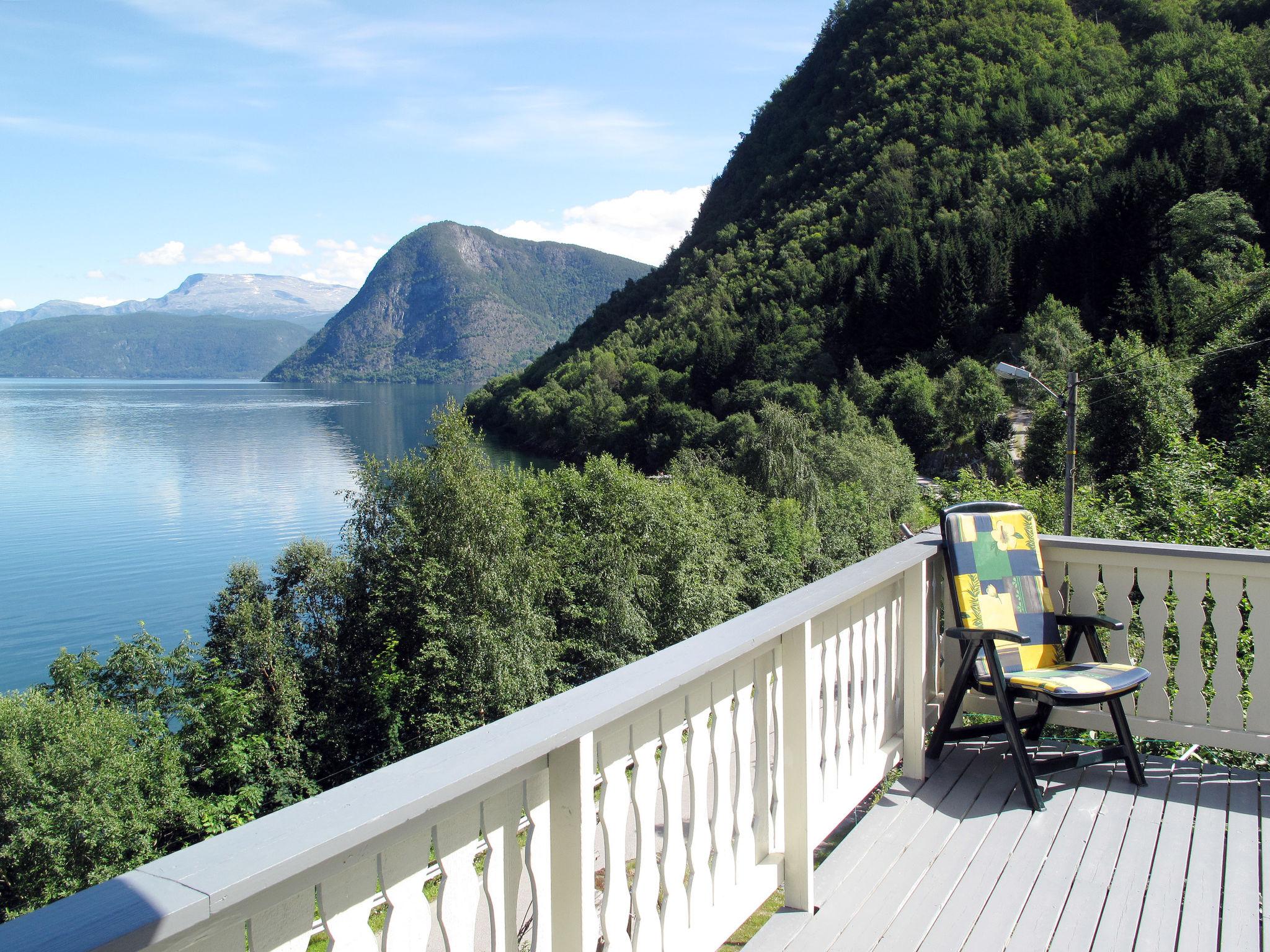 Photo 2 - Maison de 4 chambres à Vik i Sogn avec terrasse