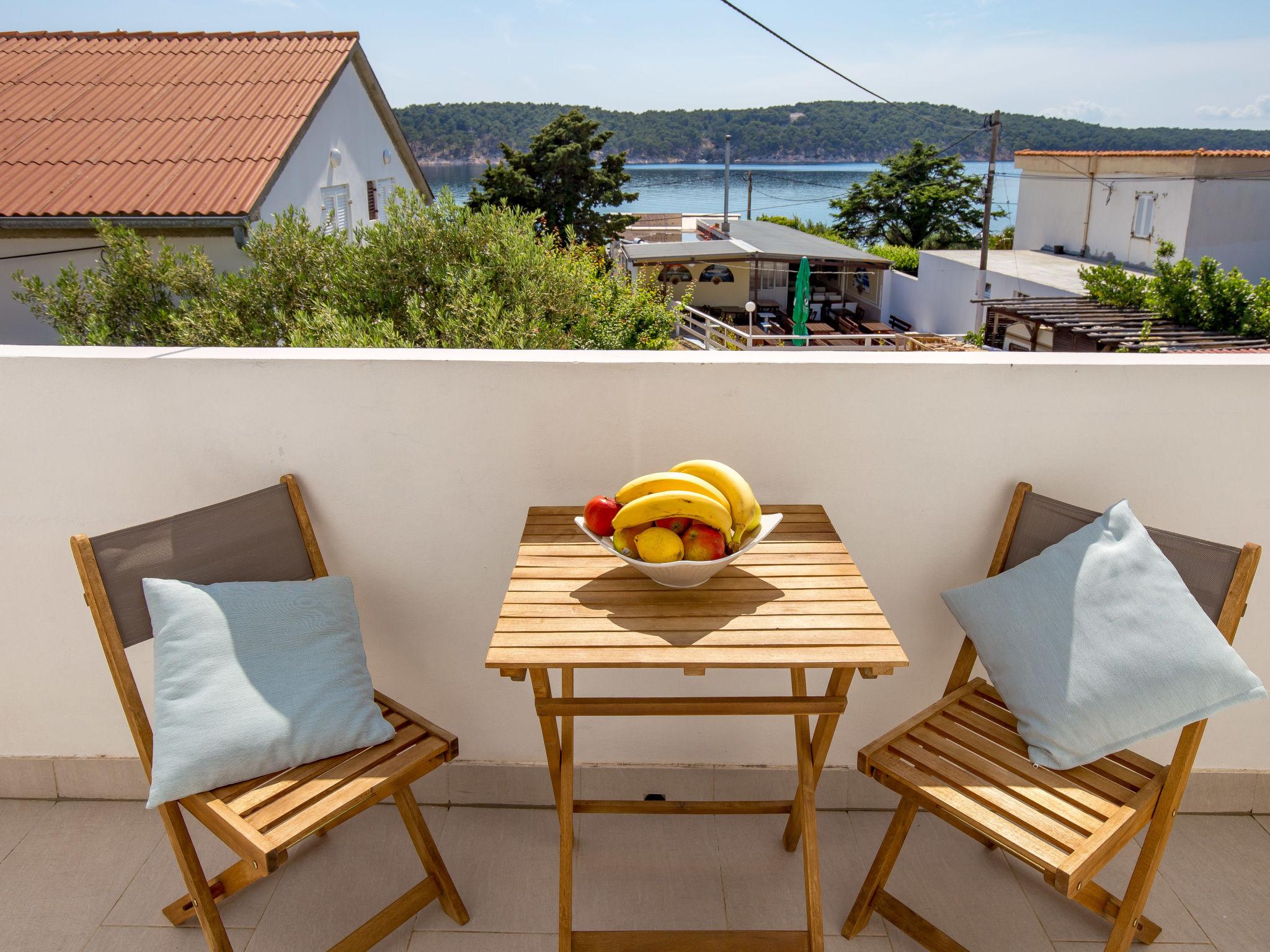 Foto 12 - Apartment mit 3 Schlafzimmern in Rab mit blick aufs meer