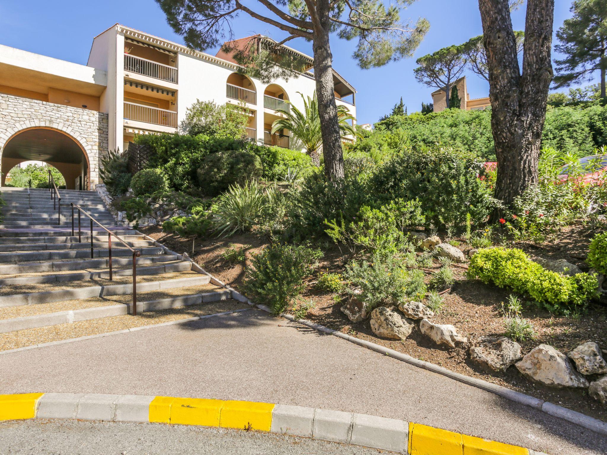 Foto 30 - Apartamento de 1 habitación en Roquebrune-sur-Argens con piscina y vistas al mar