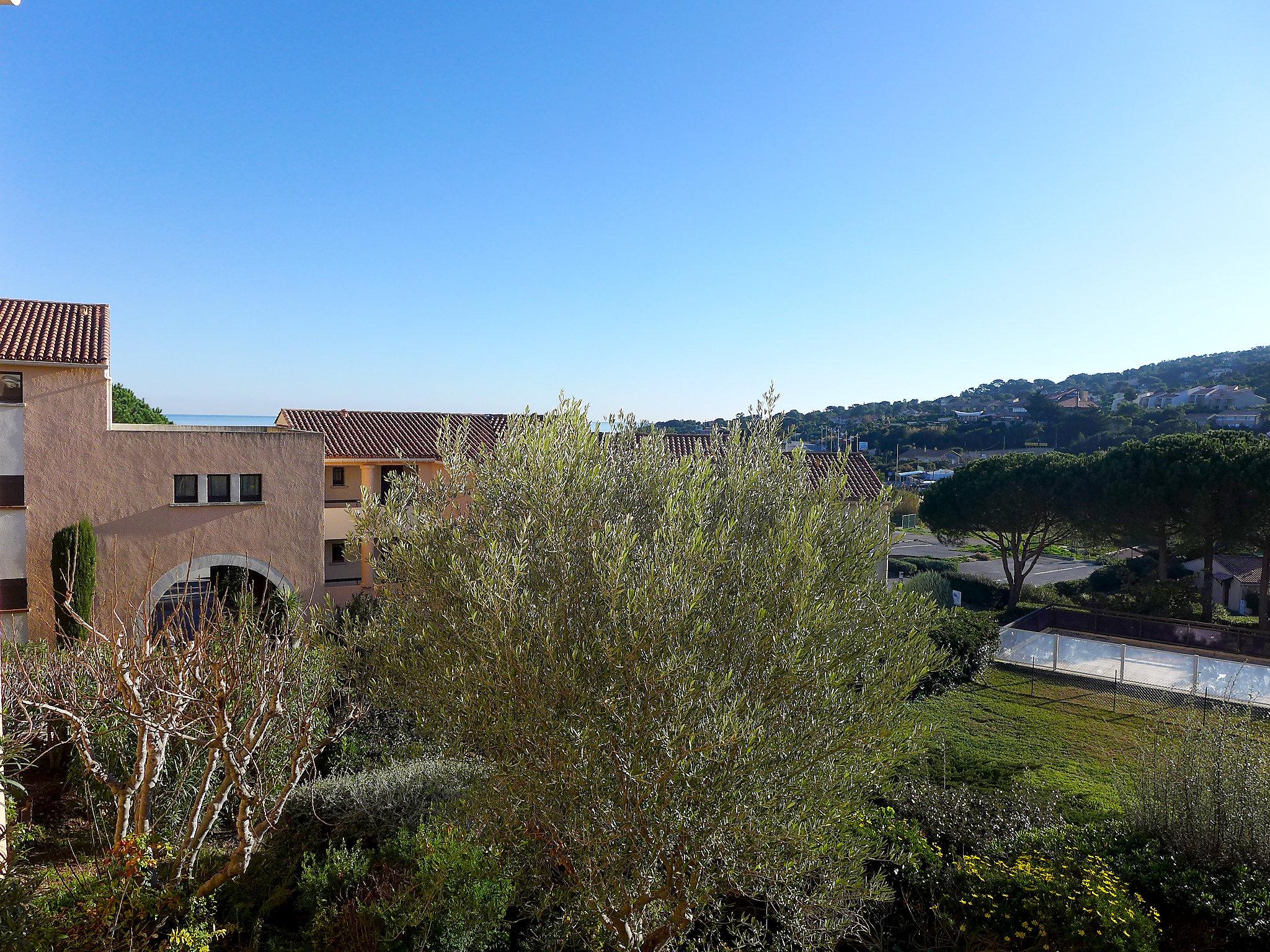 Foto 23 - Apartamento de 2 habitaciones en Roquebrune-sur-Argens con piscina y vistas al mar