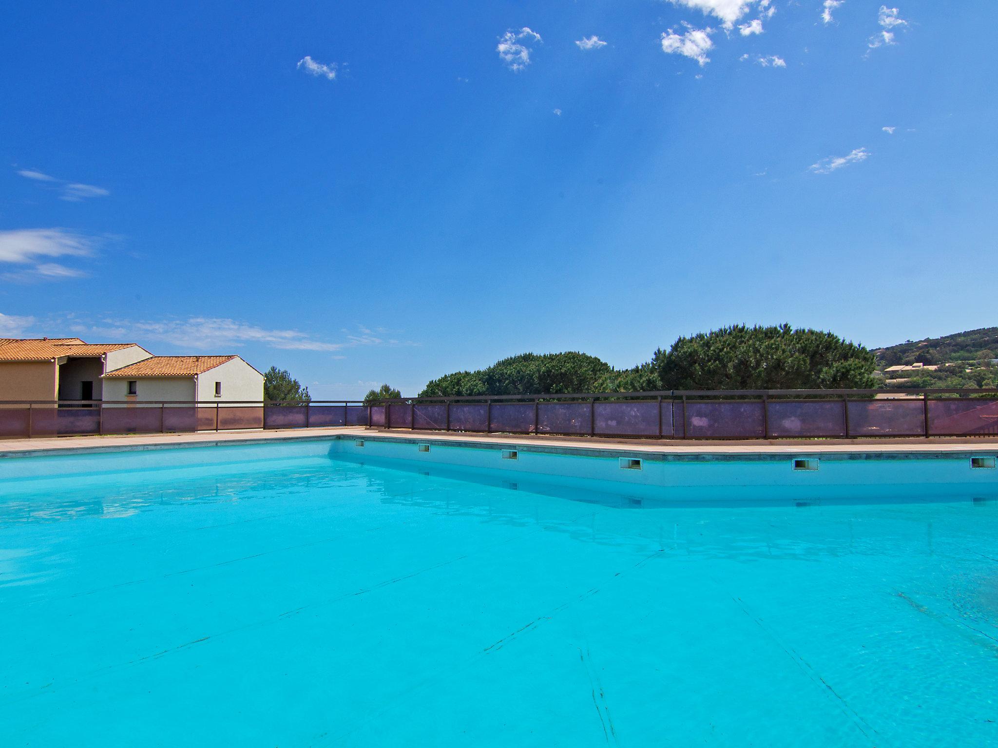 Foto 16 - Appartamento con 2 camere da letto a Roquebrune-sur-Argens con piscina e vista mare