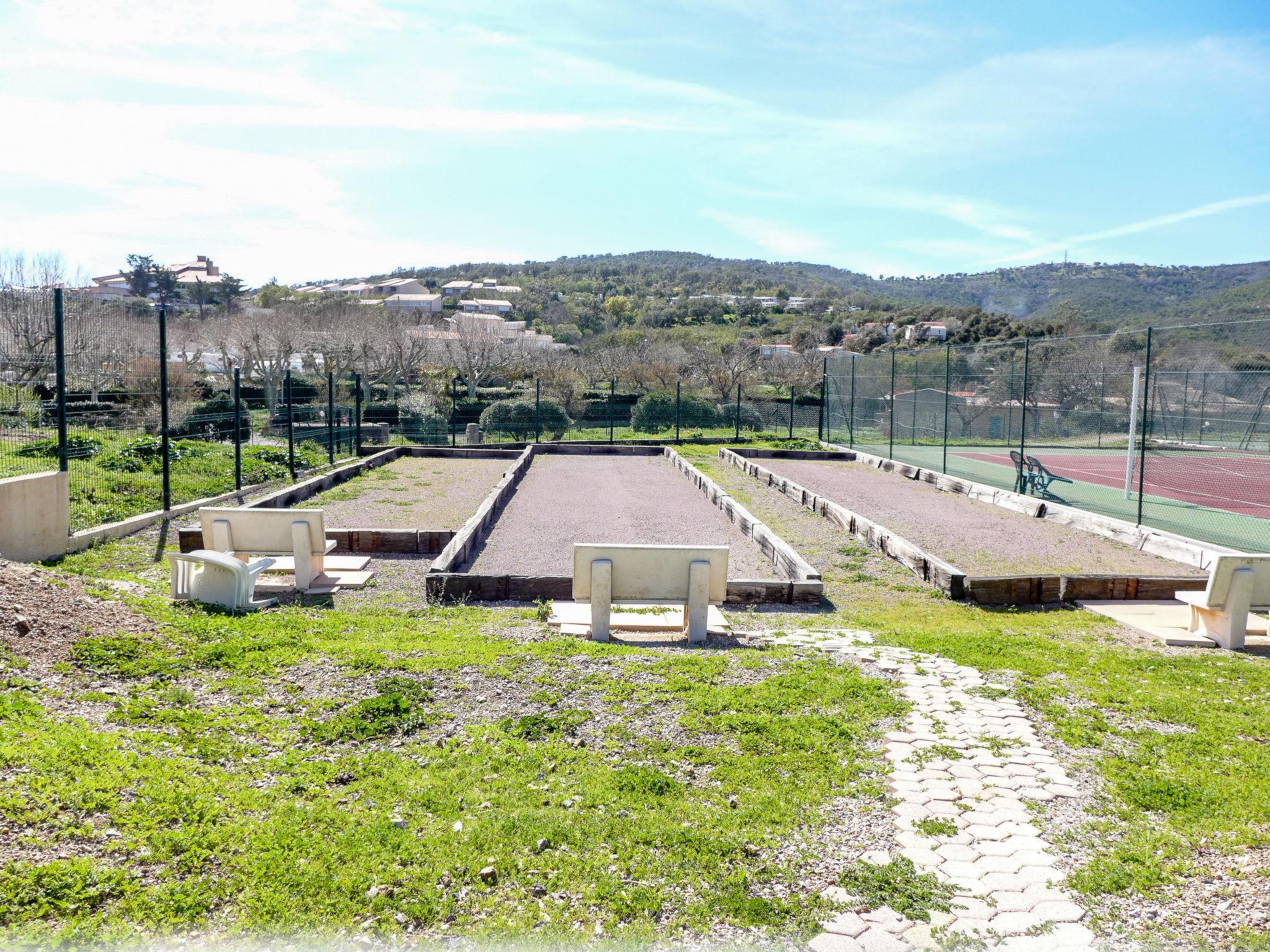 Foto 20 - Apartamento de 1 quarto em Roquebrune-sur-Argens com piscina e jardim