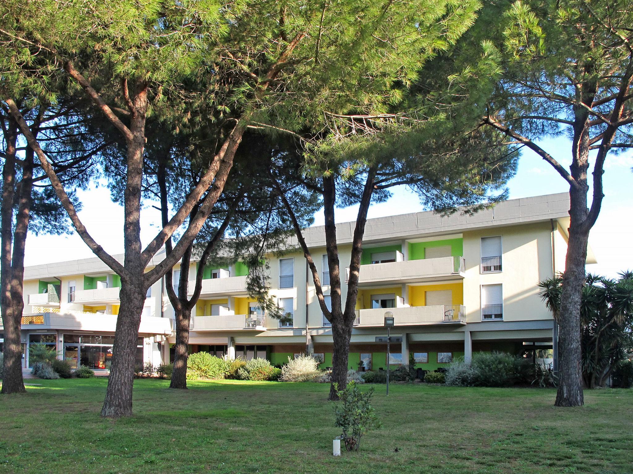 Photo 2 - Appartement de 1 chambre à Luni avec piscine et vues à la mer