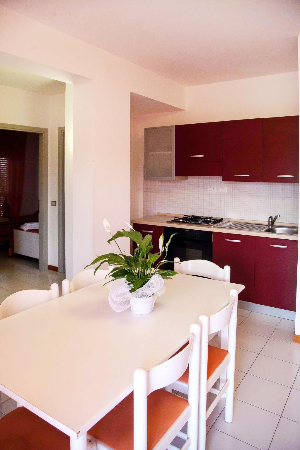 Photo 9 - 1 bedroom Apartment in Luni with swimming pool and garden